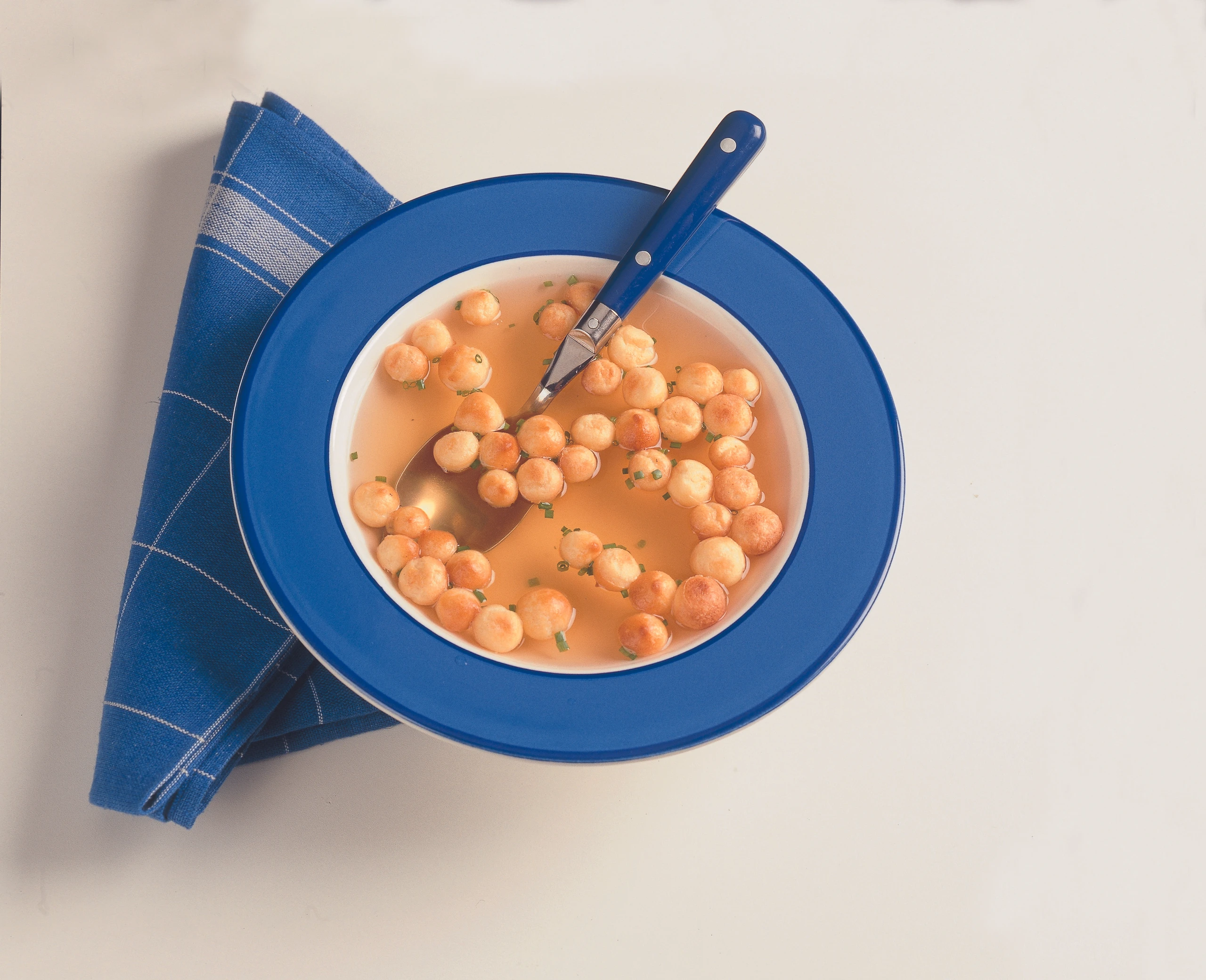 Suppeneinlage: Profiteroles - Backerbsen aus Brandteig