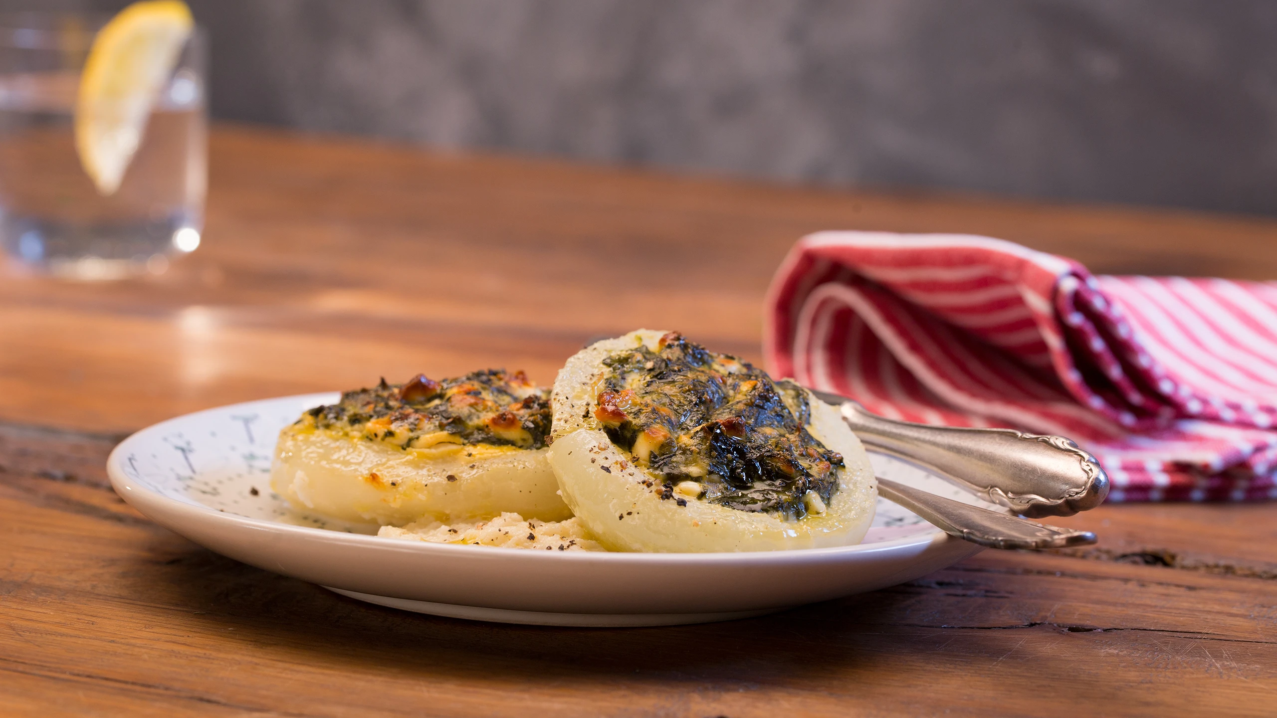 Kohlrabi gefüllt mit Spinat, Schafkäse und Schalotten