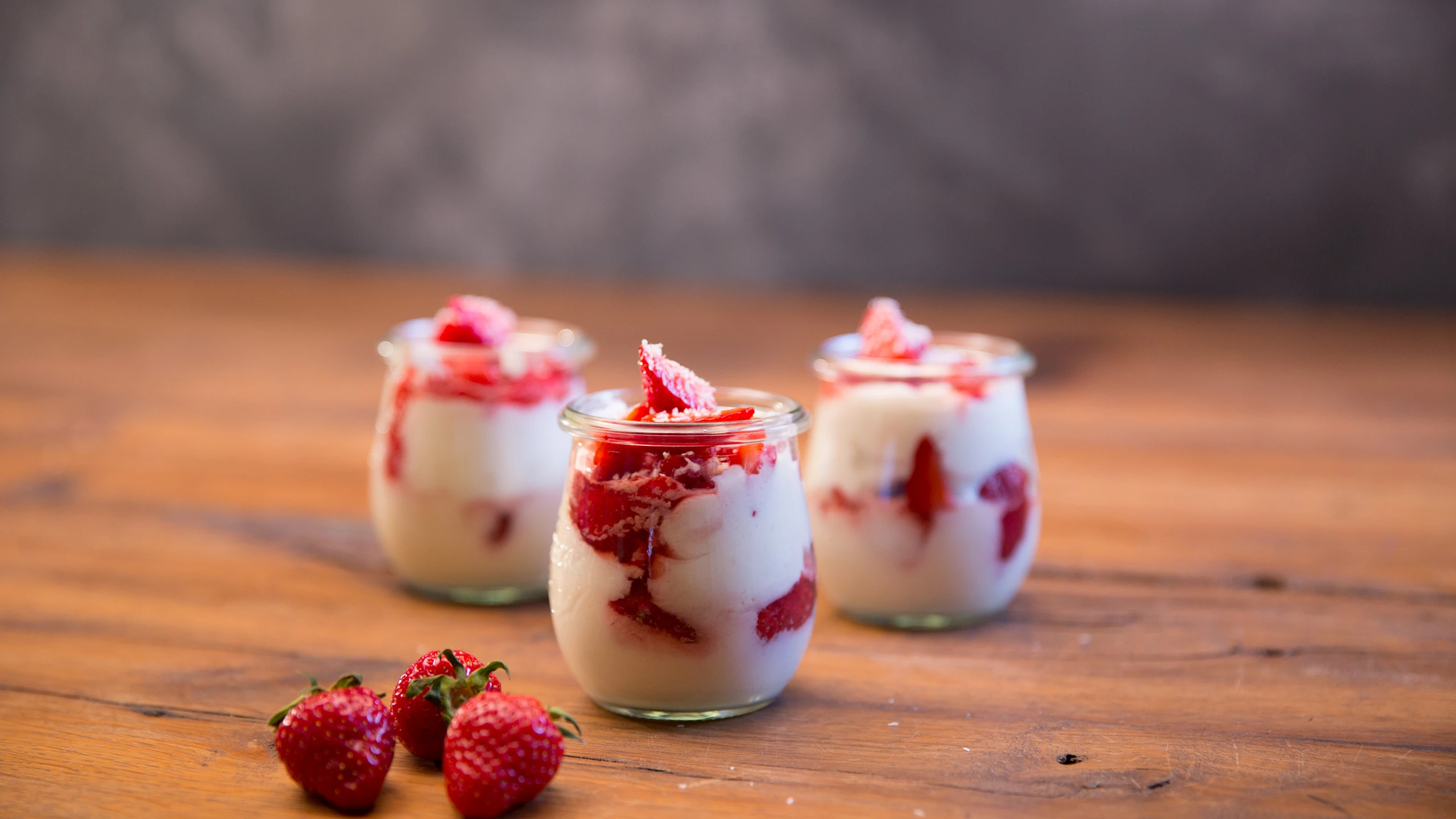 Schnelles Erdbeer-Kokos-Dessert