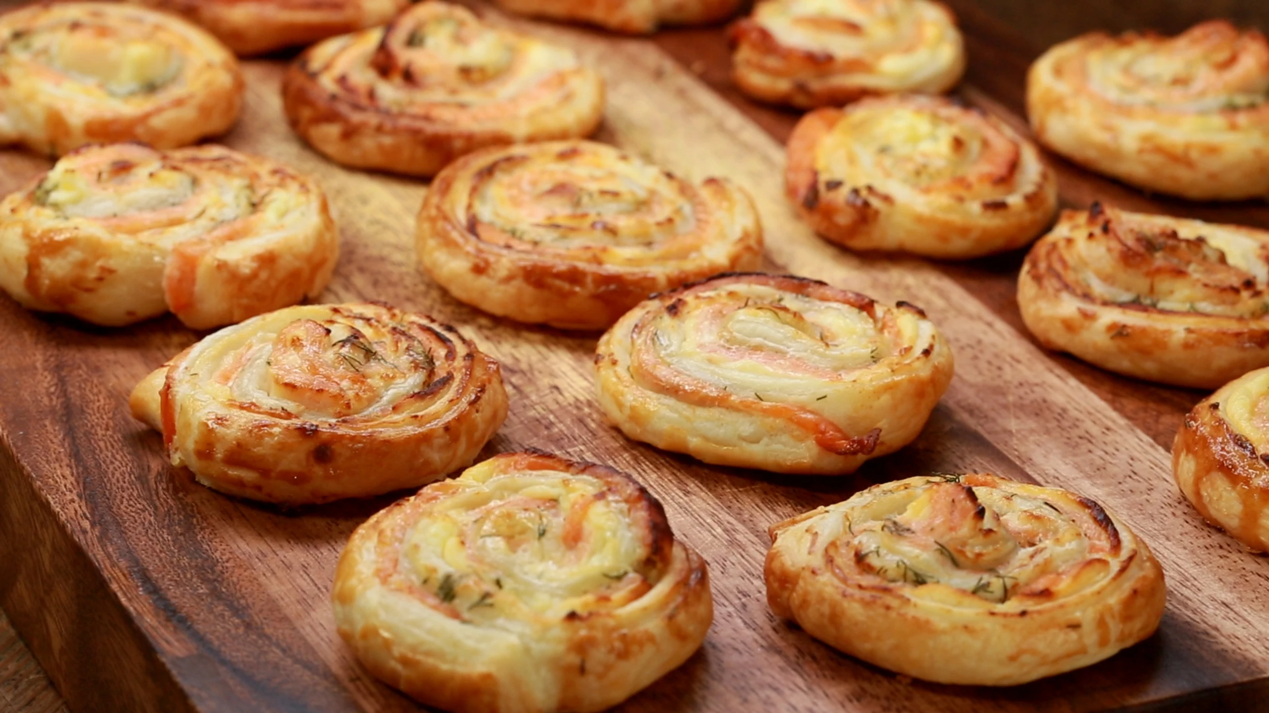 Blätterteig-Lachs-Schnecken