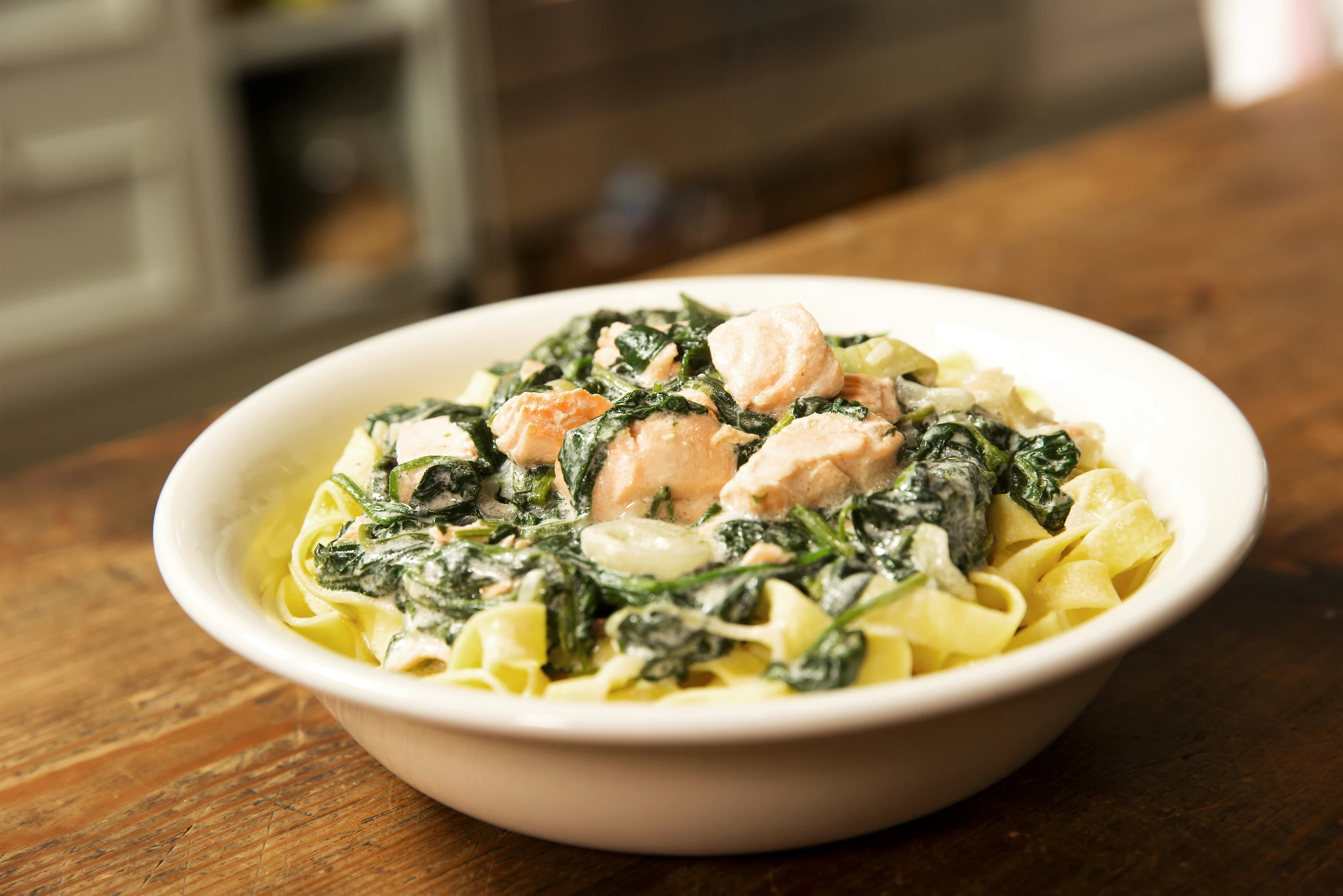 Bandnudeln mit Spinat und Lachs