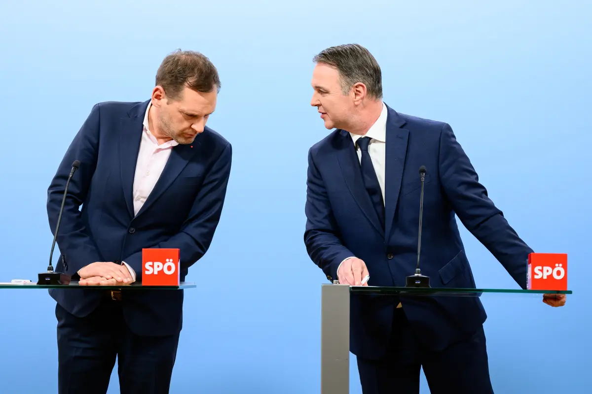 © APA/APA/MAX SLOVENCIK/MAX SLOVENCIK Babler und Kucher informieren den eigenen Klub