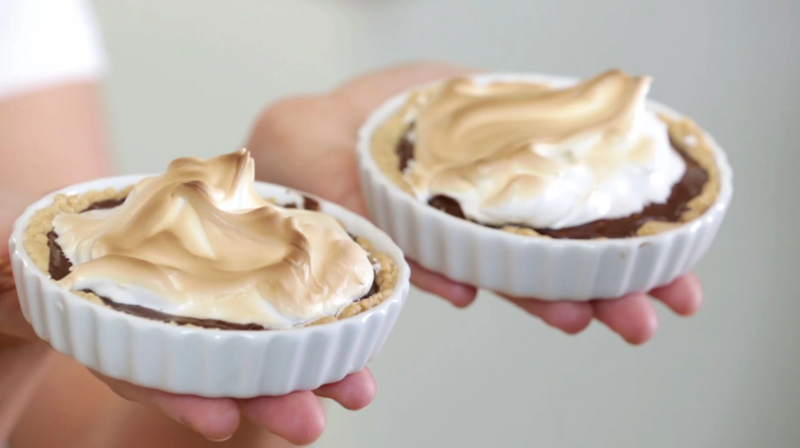 Schoko-Tartelettes mit Baiser