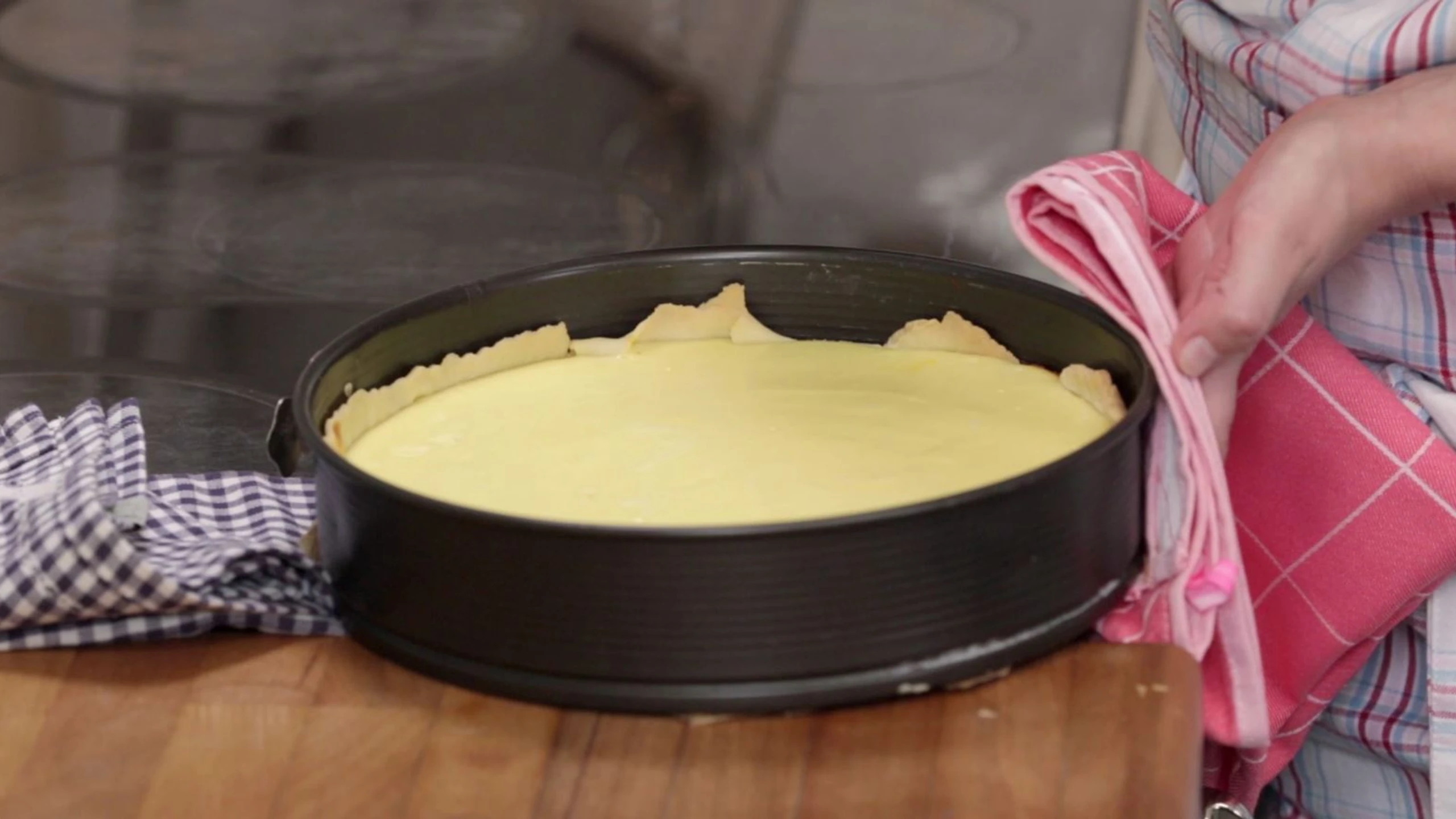 © G+J Digital Products Käsekuchen mit Mürbteigboden