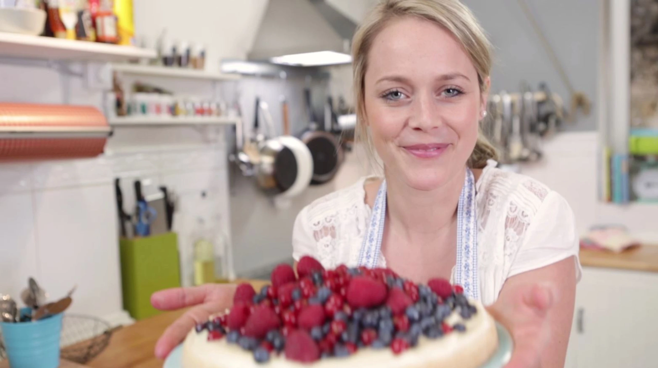 Biskuitkuchen mit Beeren