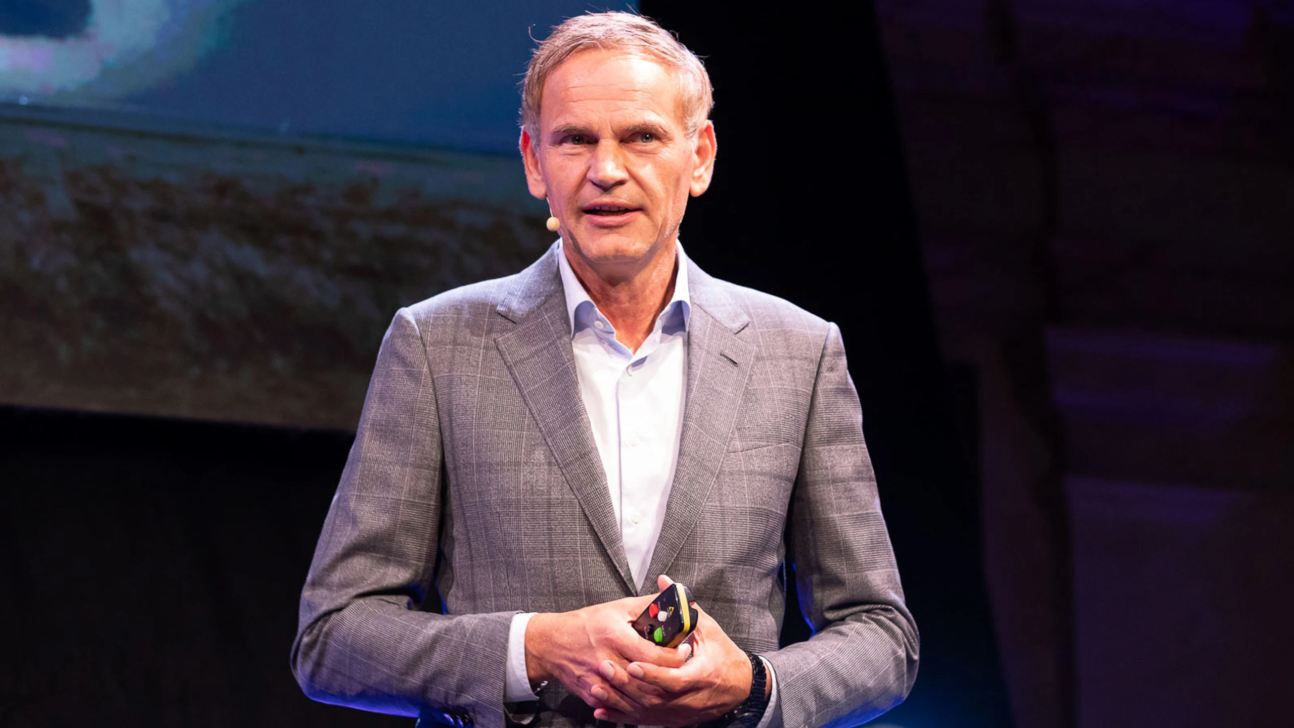 © Porsche Media & Creative 2025 Blurred image background