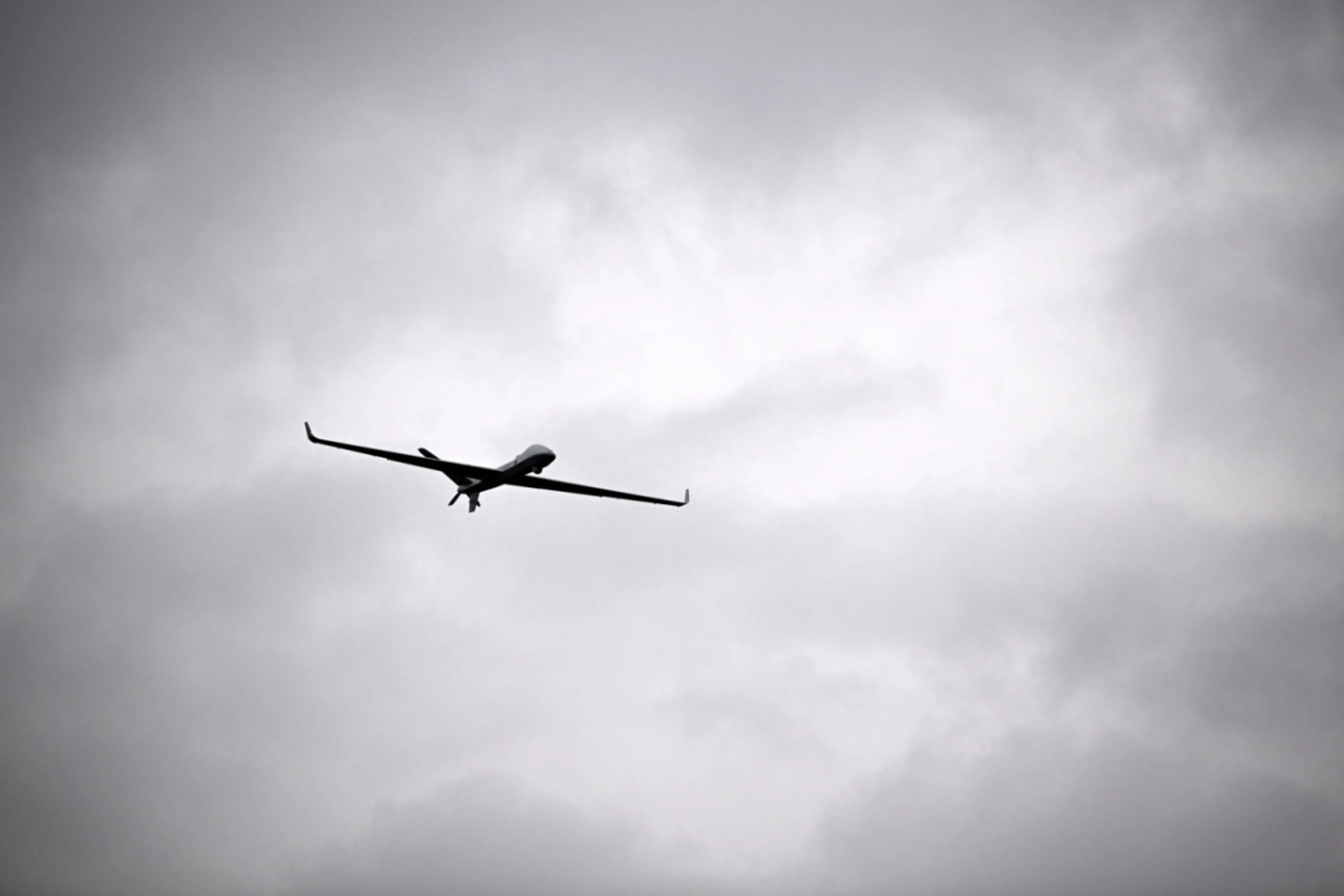 Über mehreren Flughäfen wurden Drohnen gesichtet (Symbolbild)