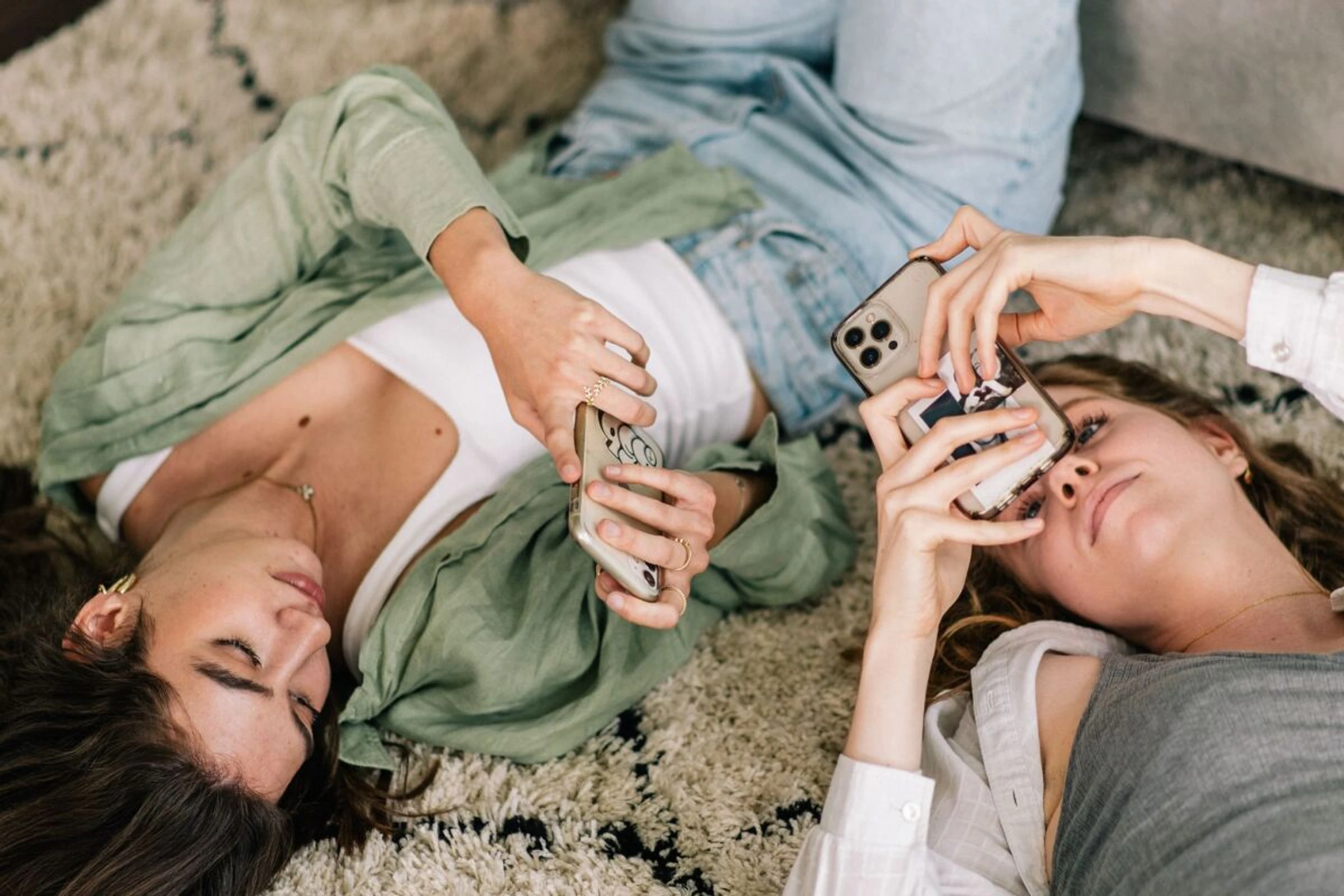 Die Schutzmaßnahmen beziehen sich auf das Mindestalter ab 13 Jahren