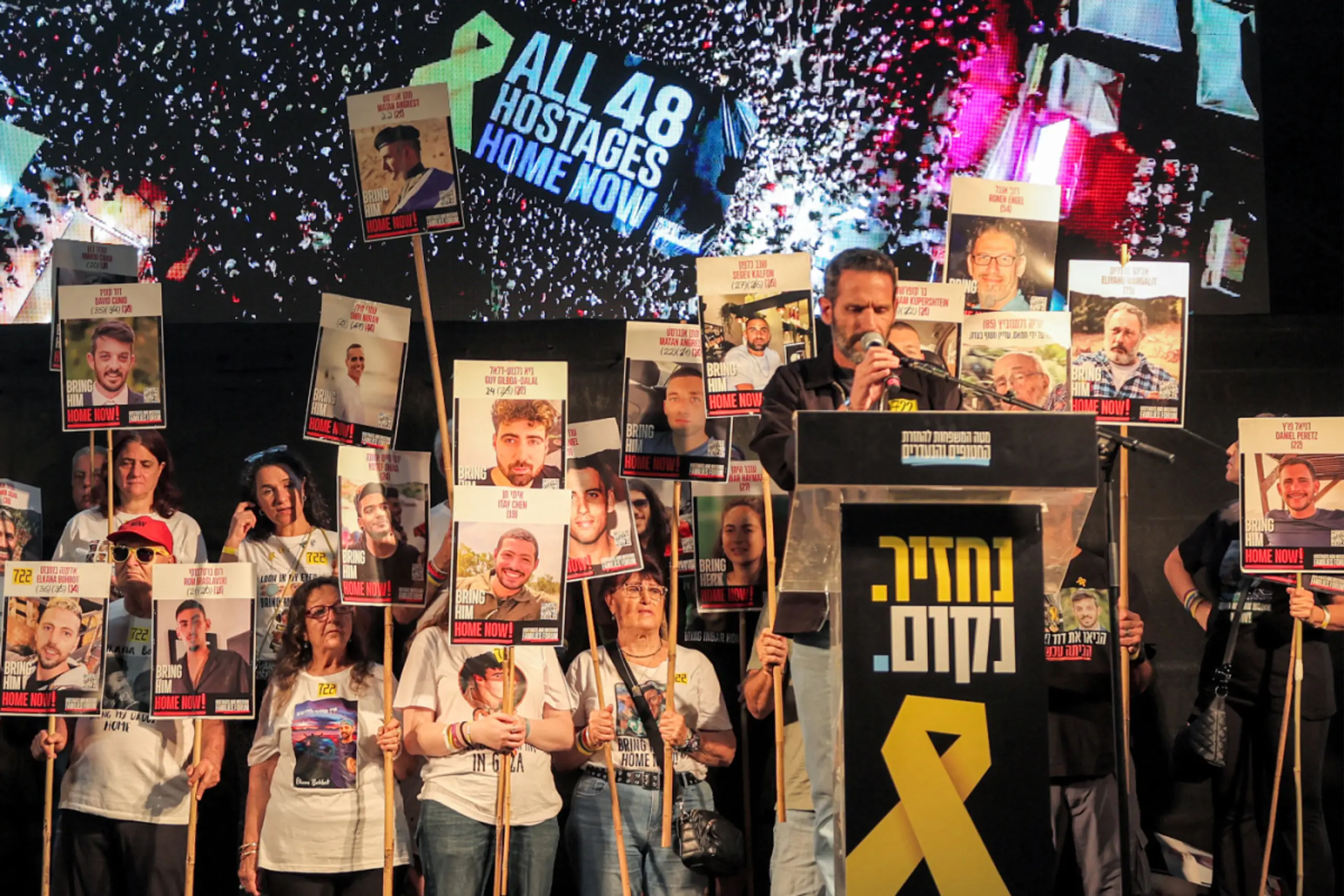 Die Geiselangehörigen auf dem "Geisel-Platz" in Tel Aviv