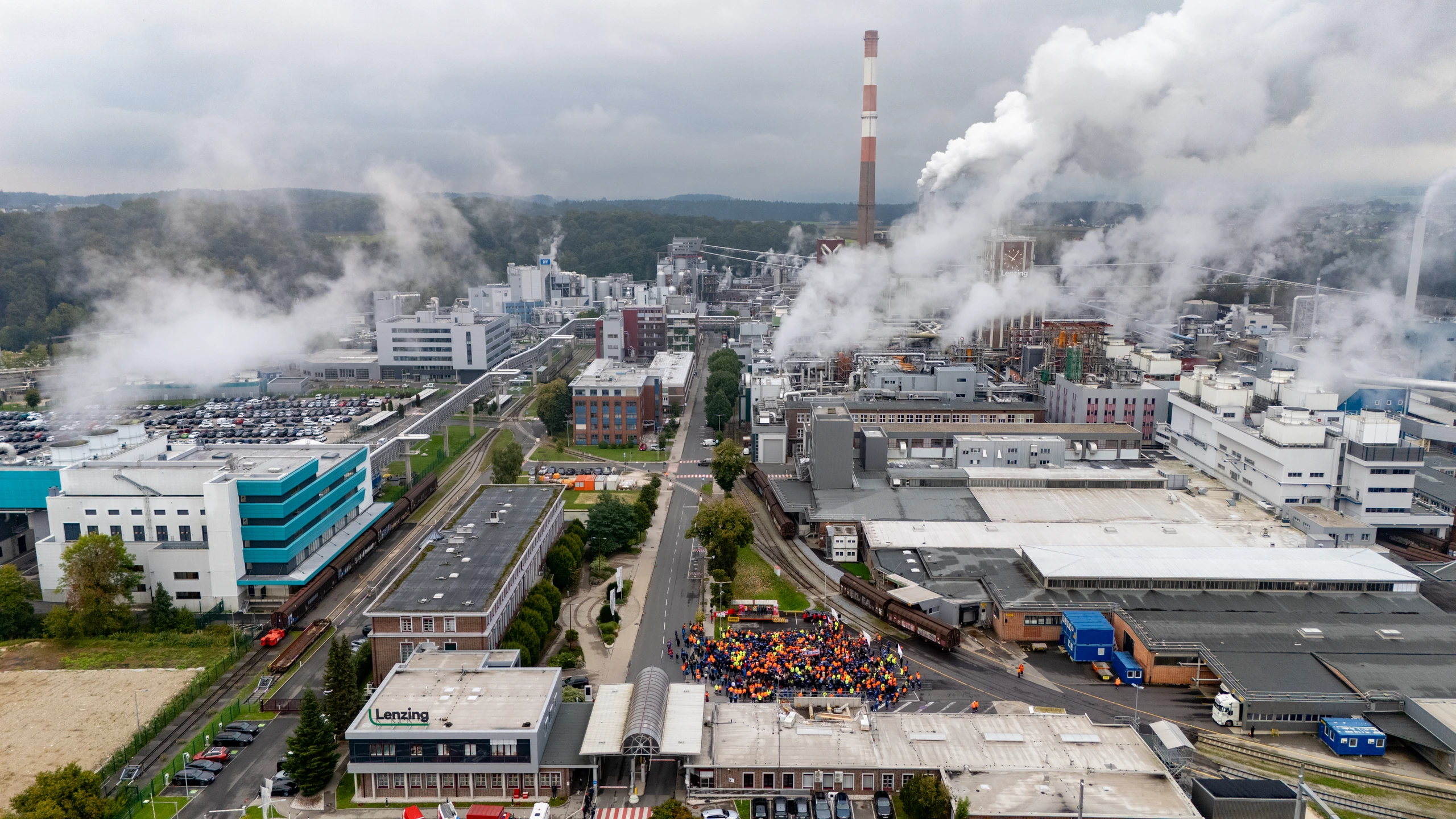 Lenzing baut bis Ende 2027 bis zu 600 Jobs ab