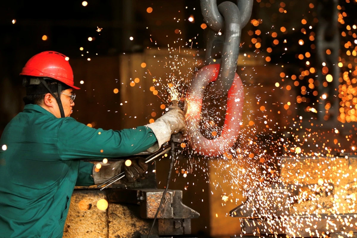 Chinesische Industrieproduktion 6. Monat in Folge geschrumpft