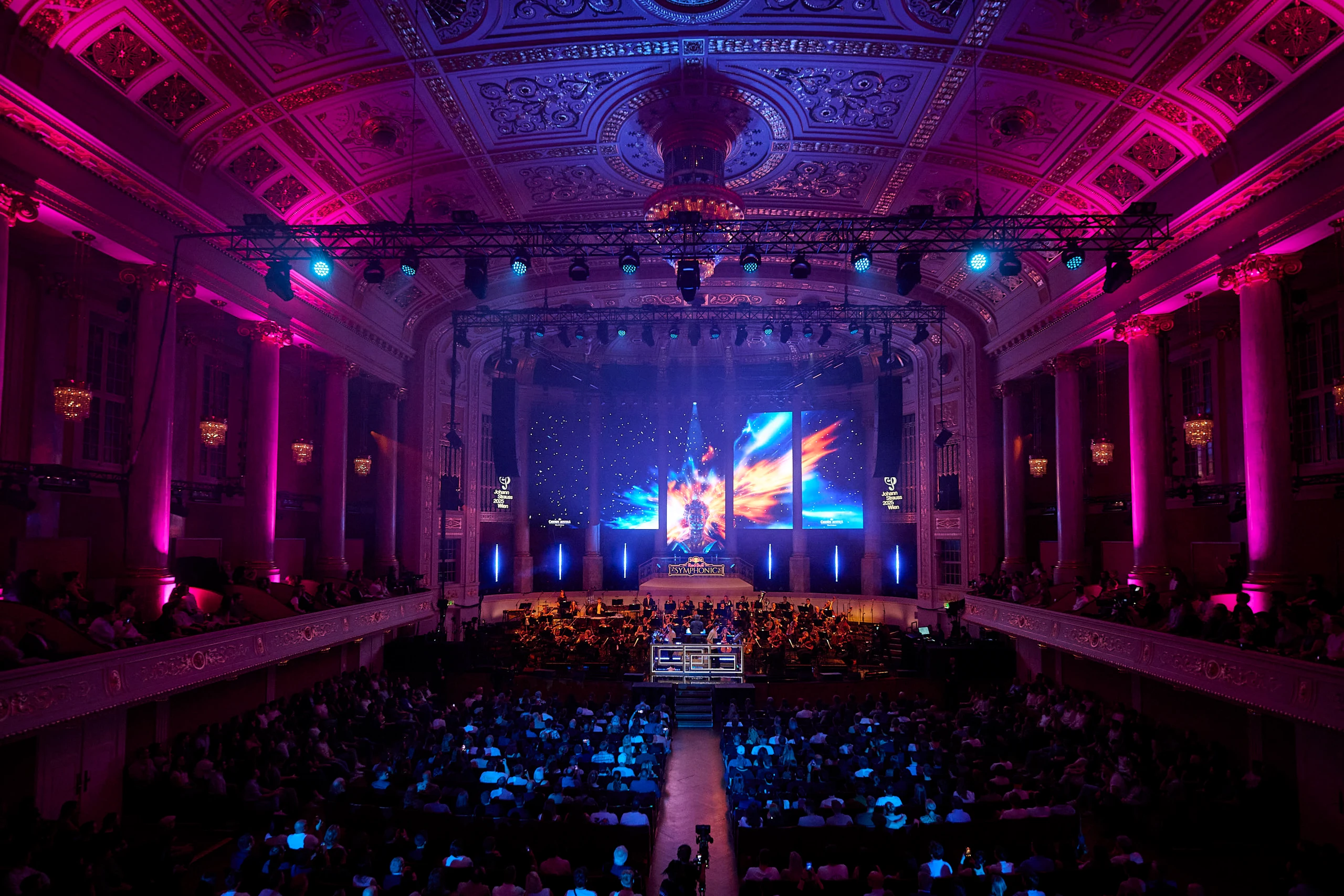 © RedBull-Philipp Carl Riedl Blurred image background