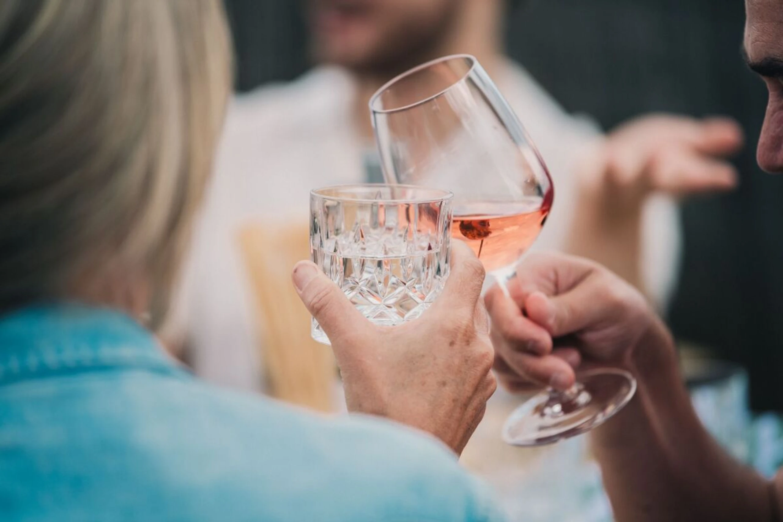 Zur Sicherheit verzichtet man nach einer Impfung besser auf Alkohol