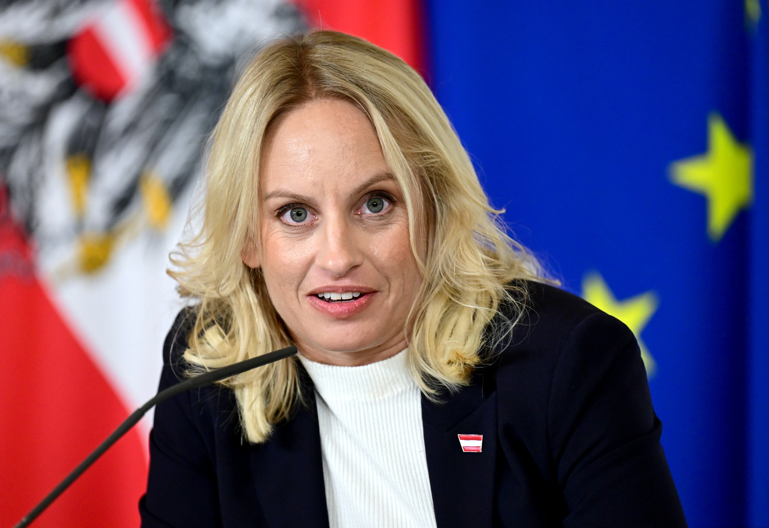 © APA/Roland Schlager Blurred image background