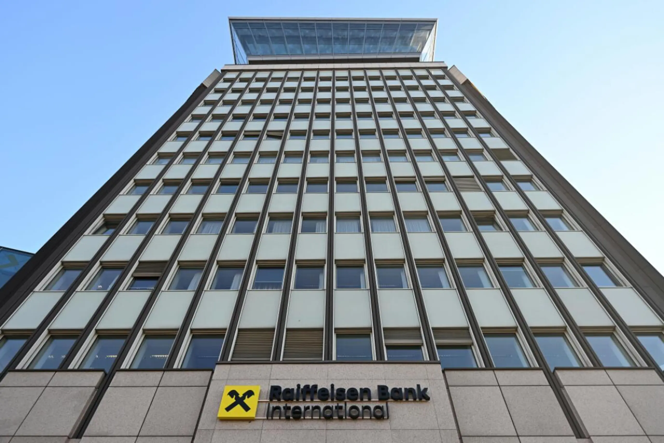 Österreich will RBI-Entschädigung mit Derispaskas Strabag-Aktien