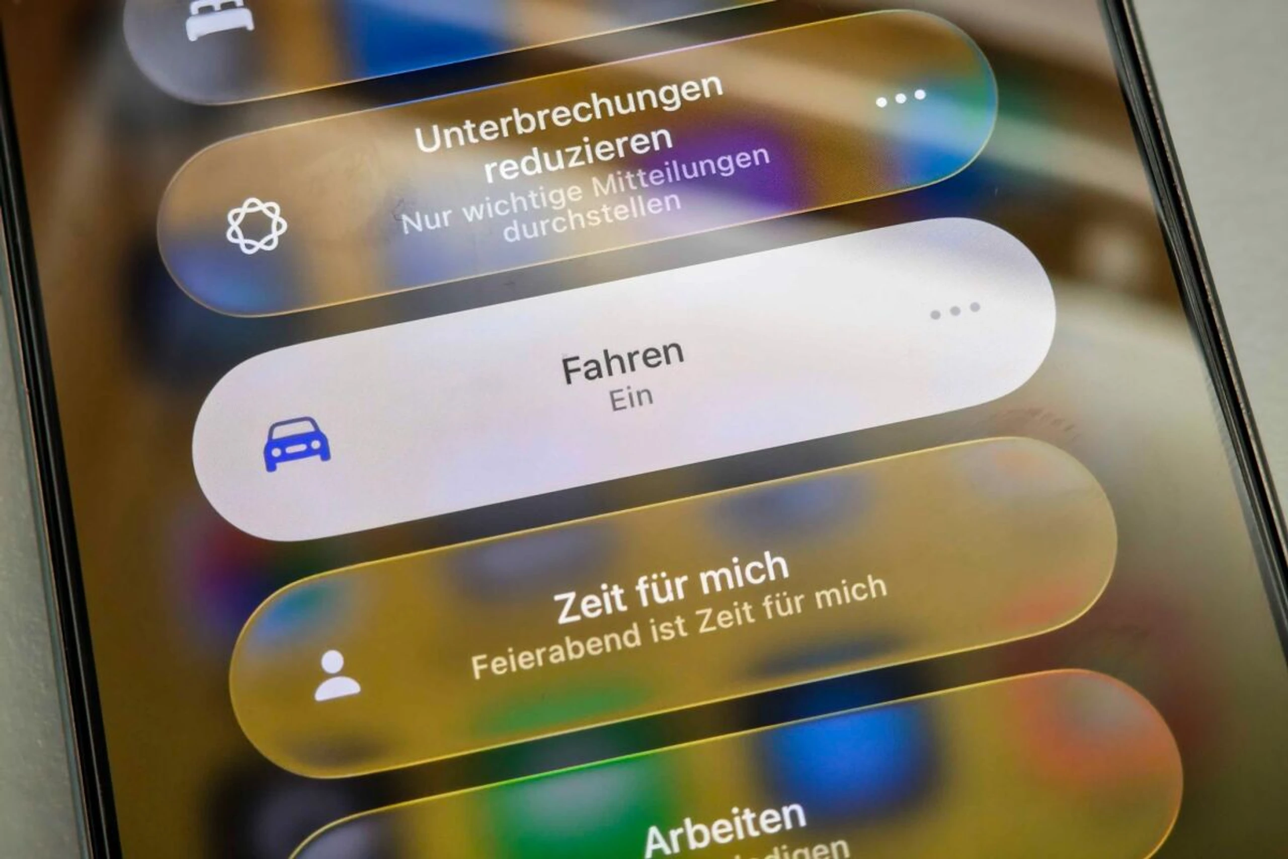 Der Fahrfokus schaltet Mitteilungen stumm, bis man wieder aussteigt