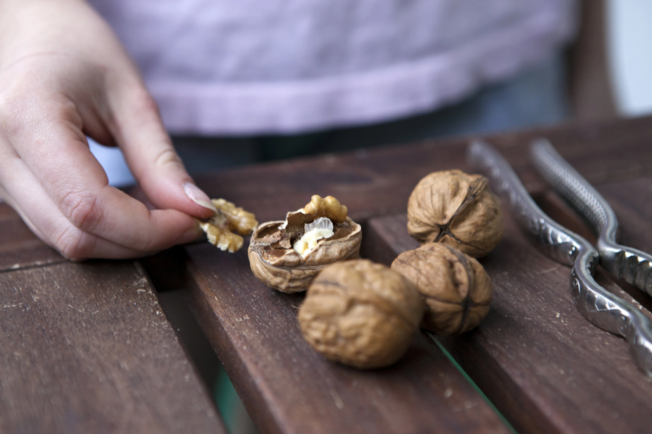 Wenn der Kern in der Schale wackelt, sollte man die Nuss aussortieren