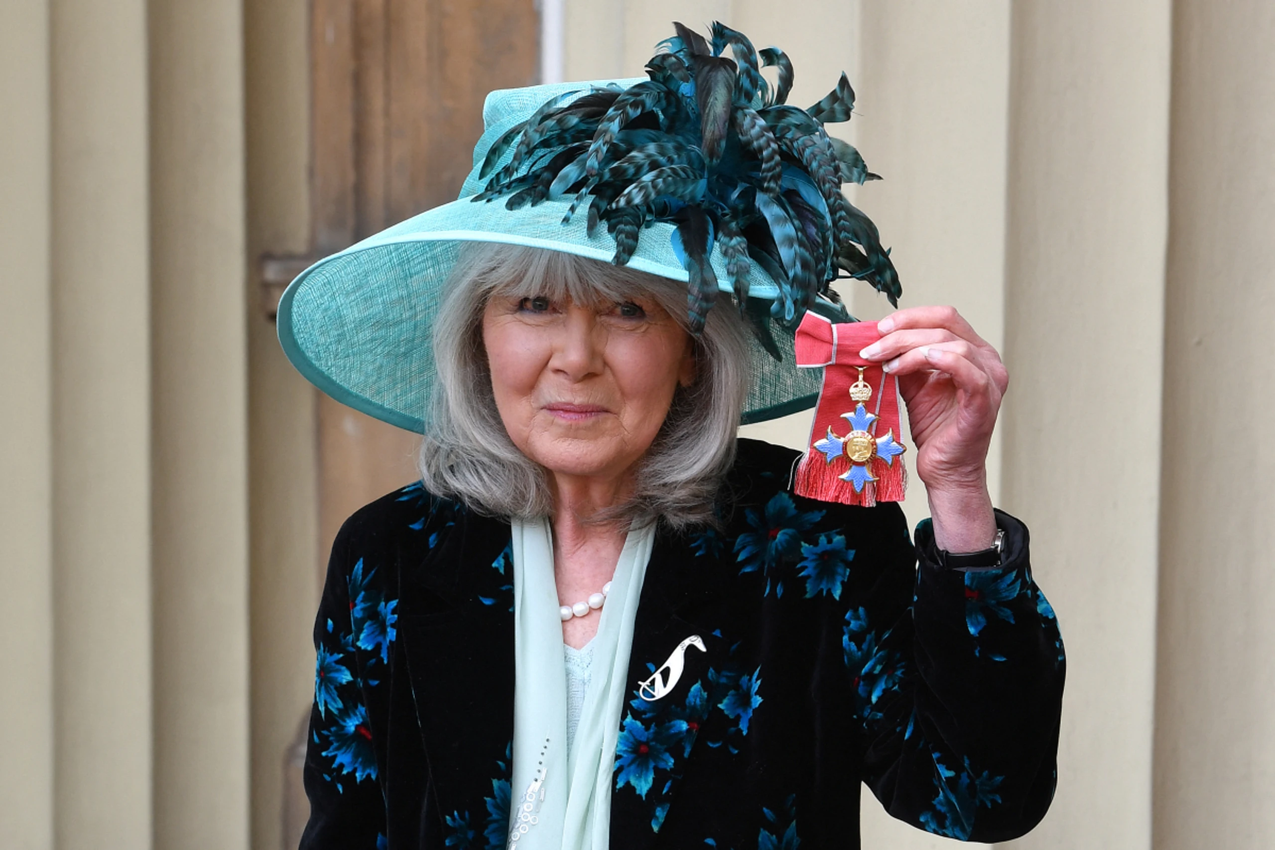 Dame Jilly Cooper schrieb über Liebeleinen in britischen Oberschicht