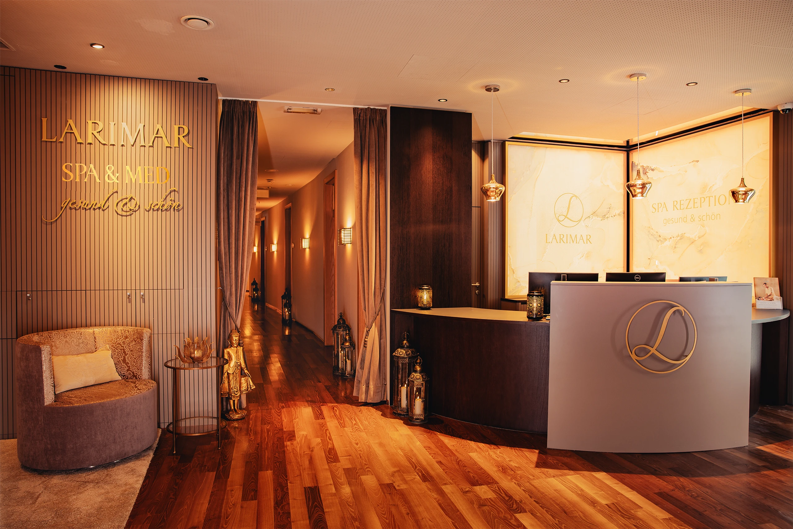 © Hotel Larimar, Karl Schrotter Photograph Blurred image background