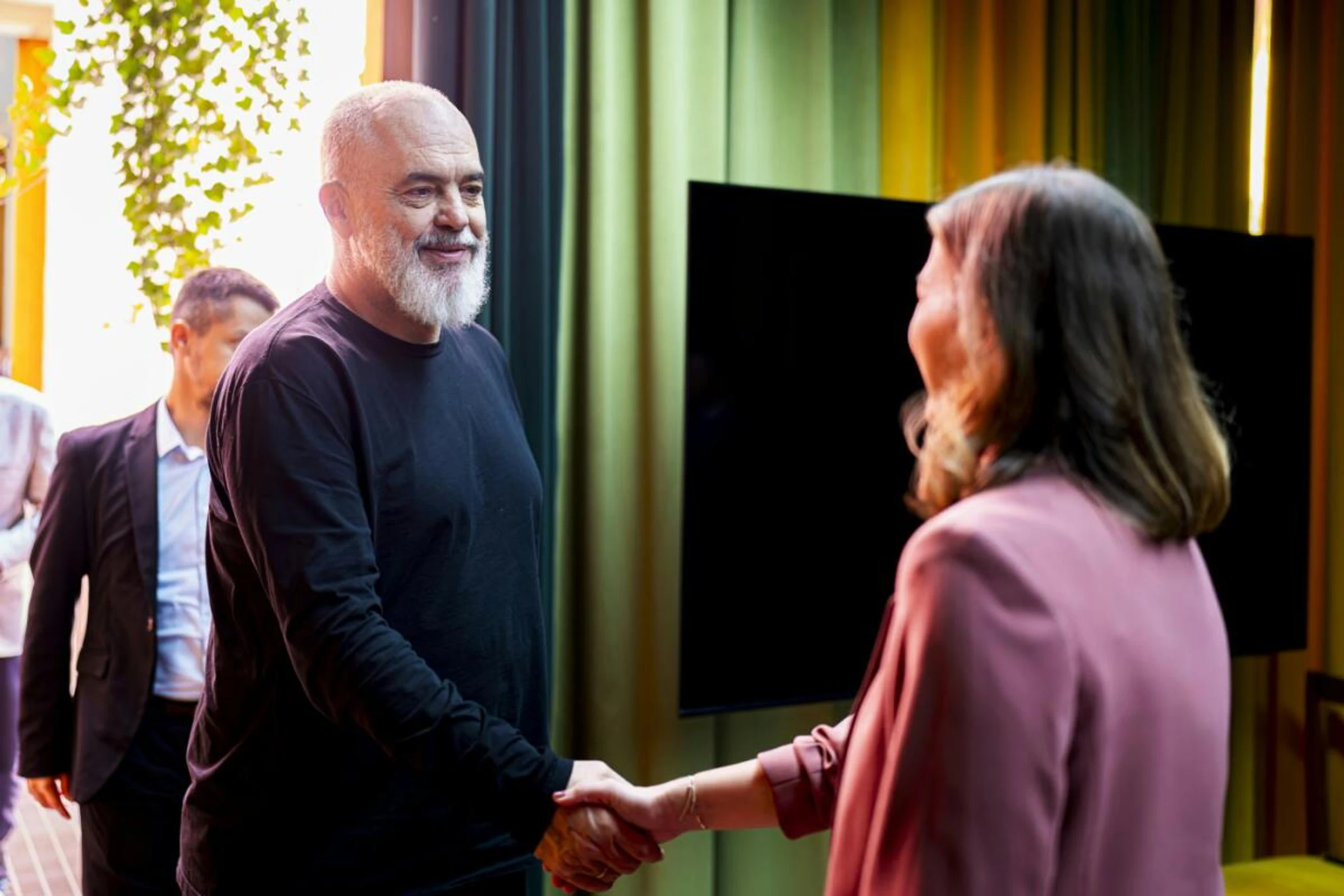 Albanischer Premier Rama empfing Plakolm in Tirana