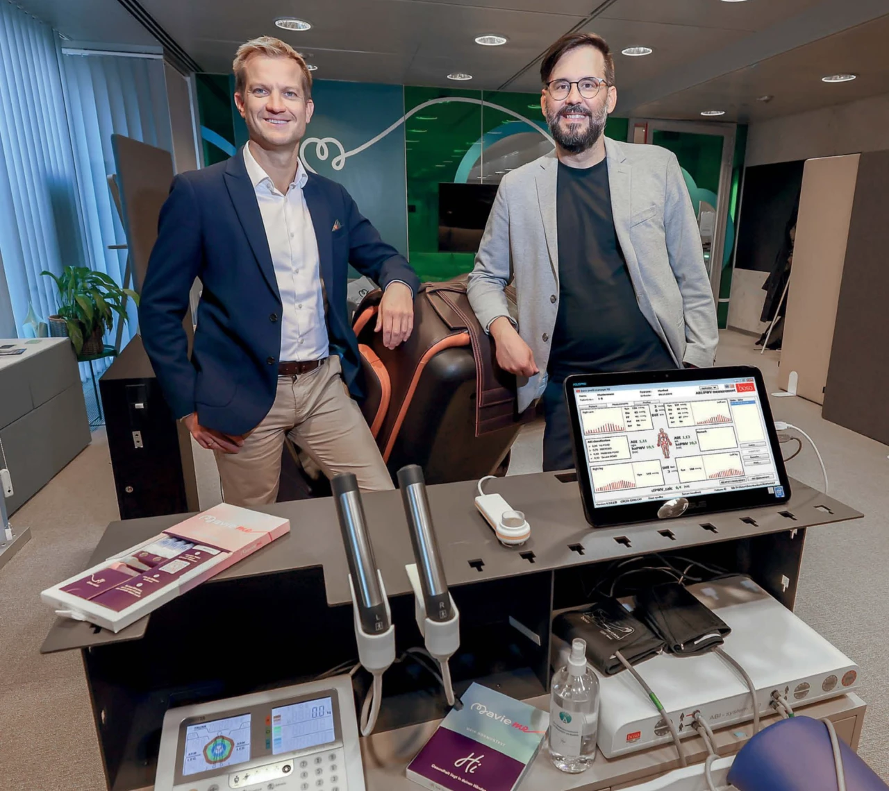 Hahn & Riess: Er kommt, sie geht