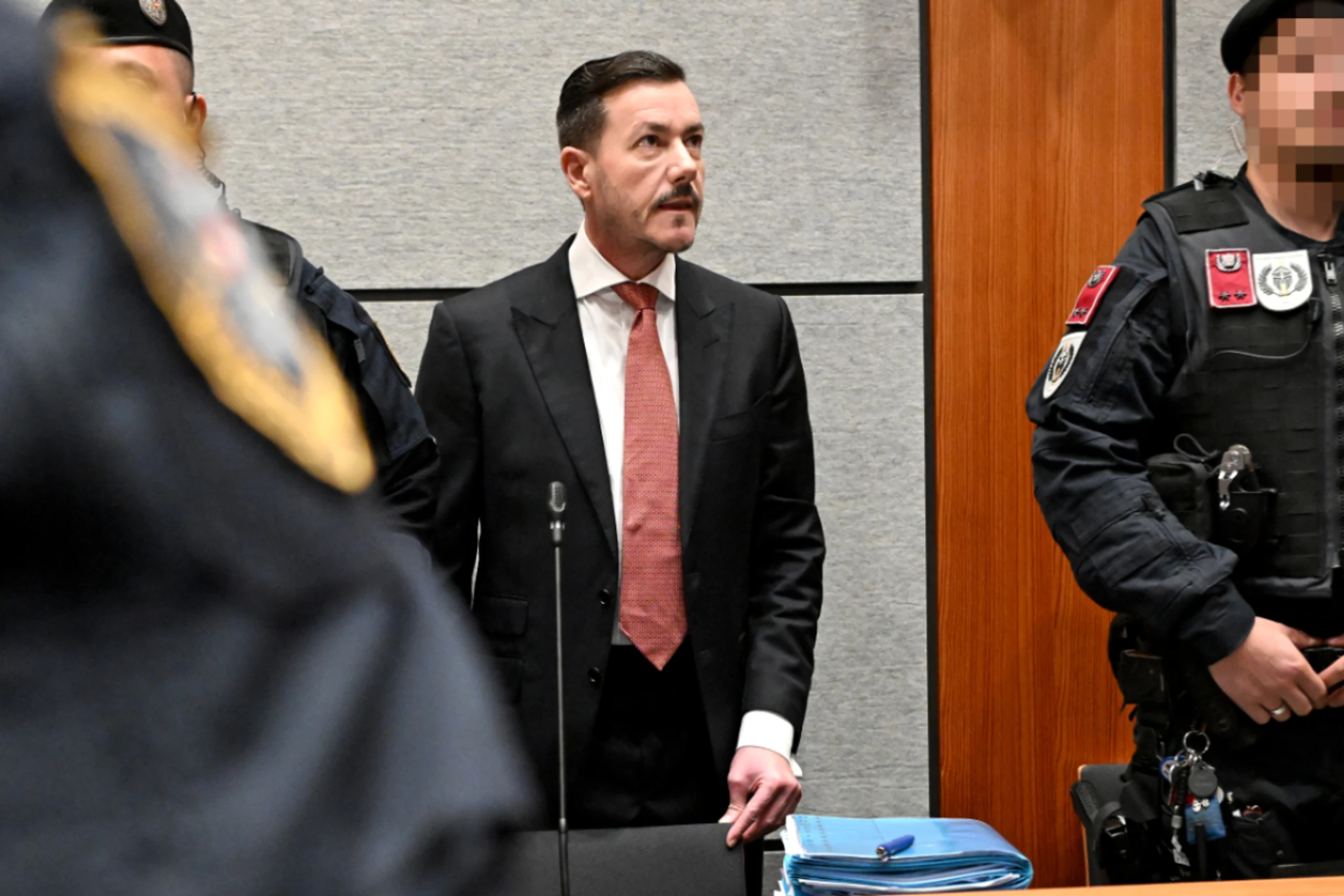 Benko drohen im Falle einer Verurteilung ein bis zehn Jahre Haft