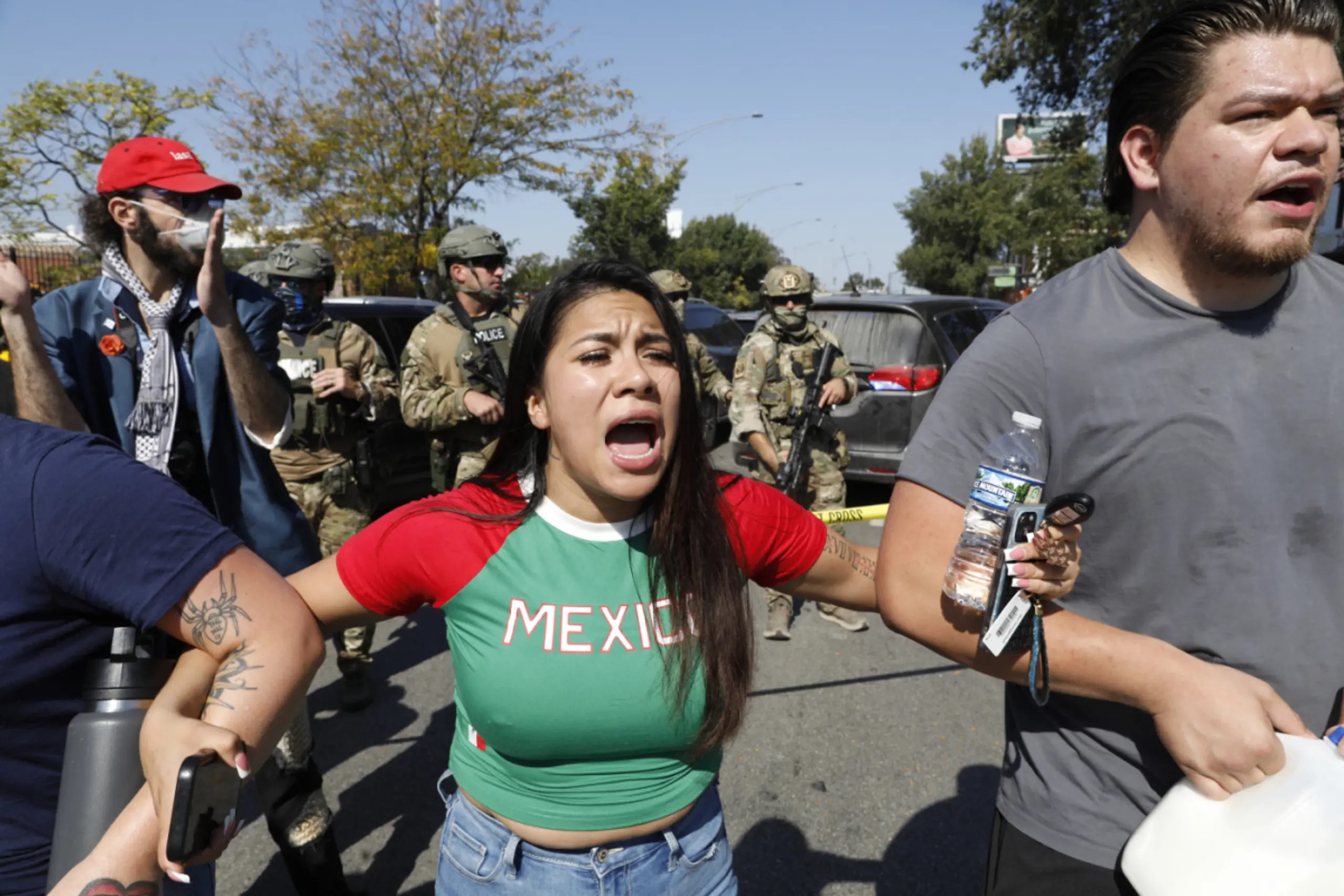Razzien der Einwanderungsbehörde sorgen für Proteste