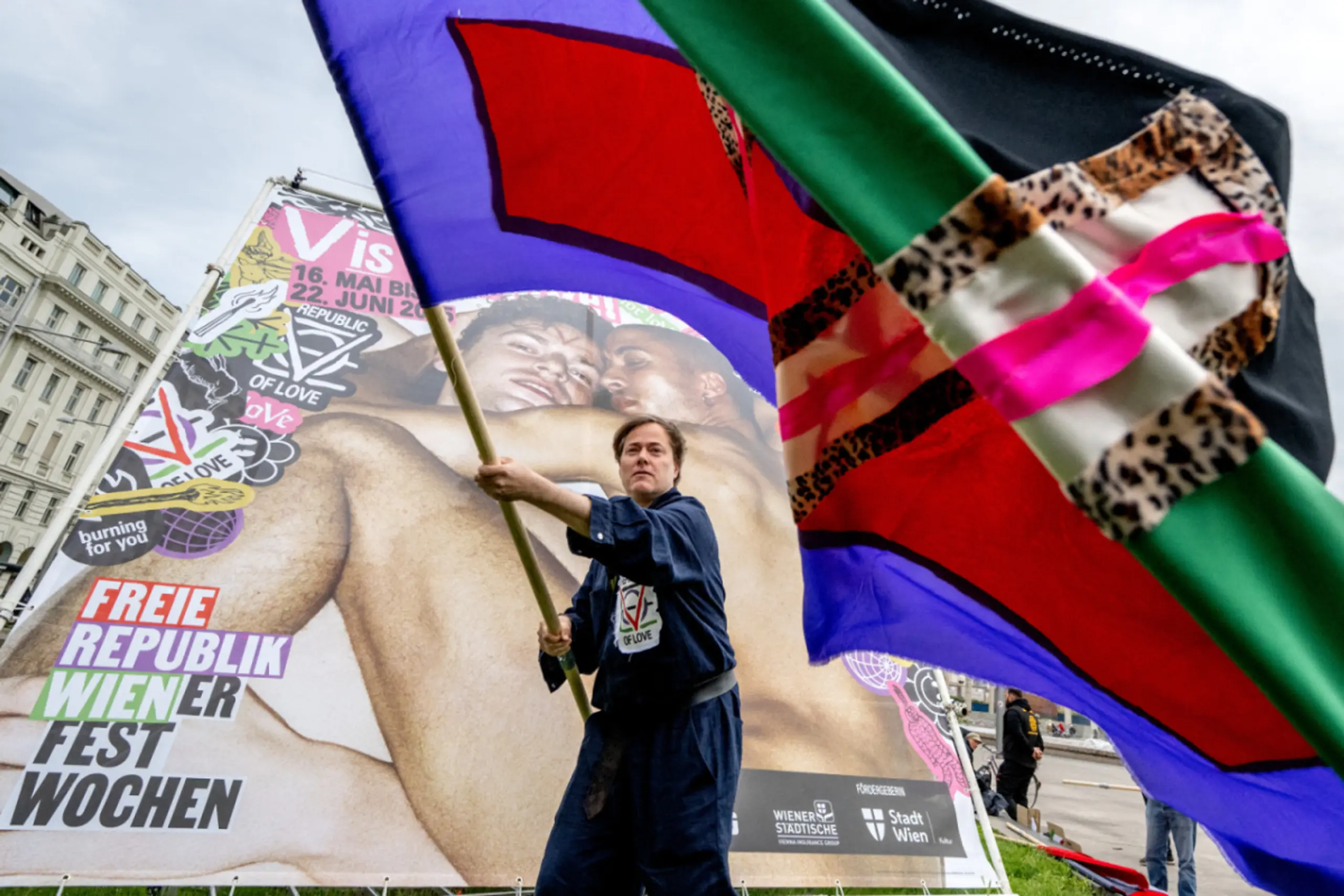 Rücktrittsreif? - Milo Rau hält die Fahne hoch