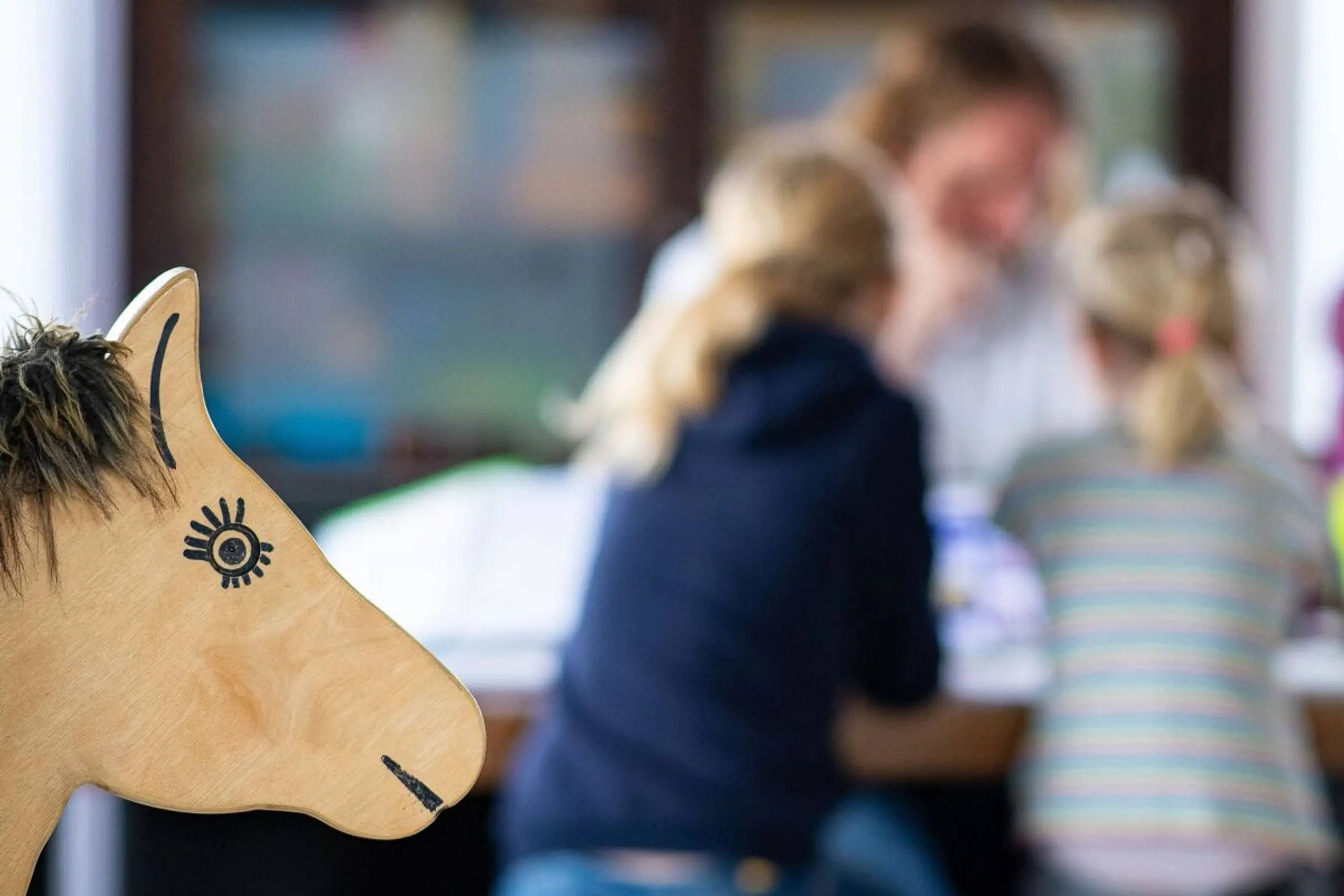 Auf keinen Fall sollte man eine Tat vor Kindern verschweigen