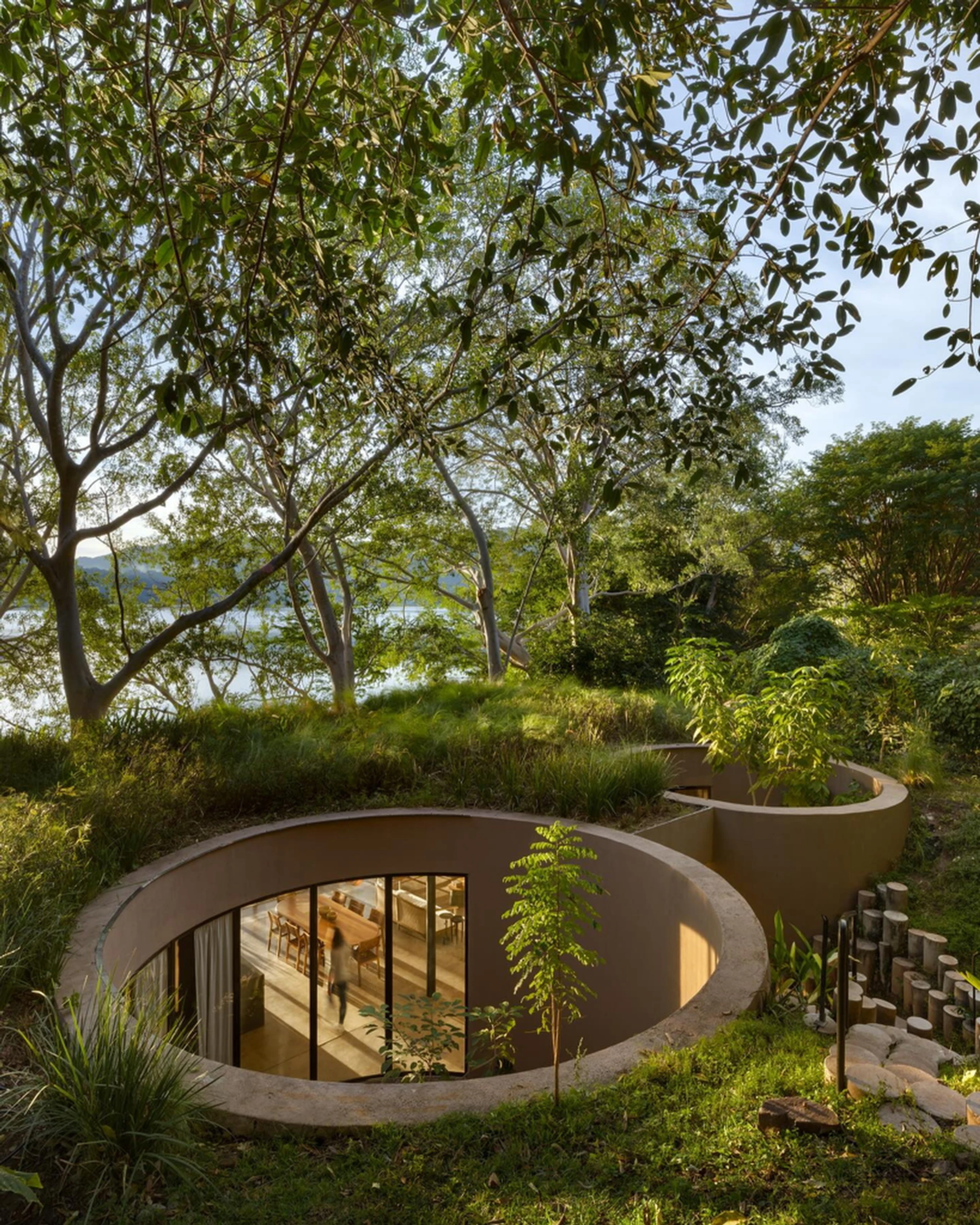 © Rafael Gamo Blurred image background