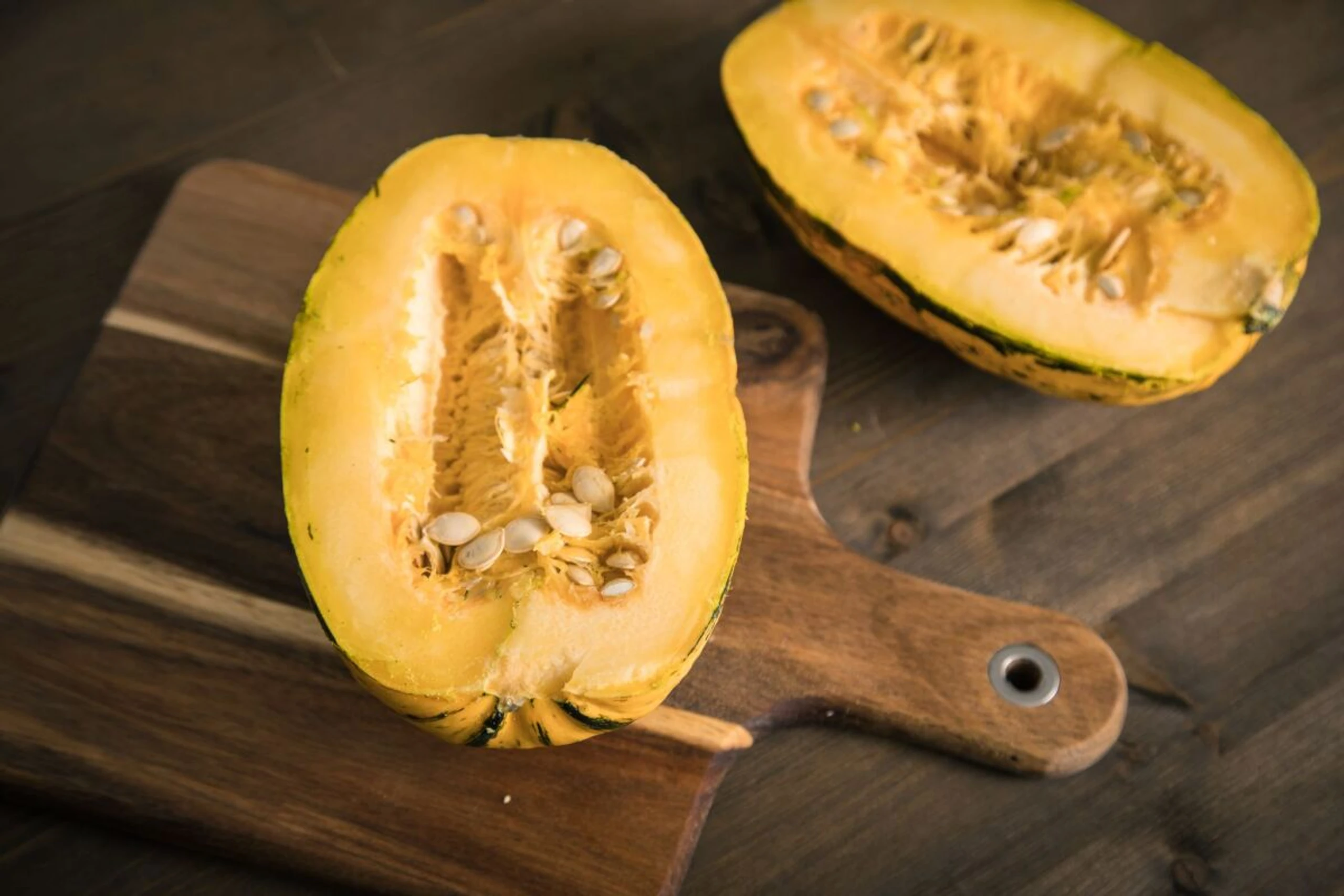 Spaghetti- und Ufo-Kürbisse kreuzen sich leicht mit Zierkürbissen