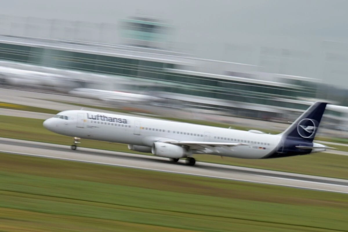 ++ ARCHIVBILD ++ Regionalfluglinie gegründet, um hohe Personalkosten zu umgehen