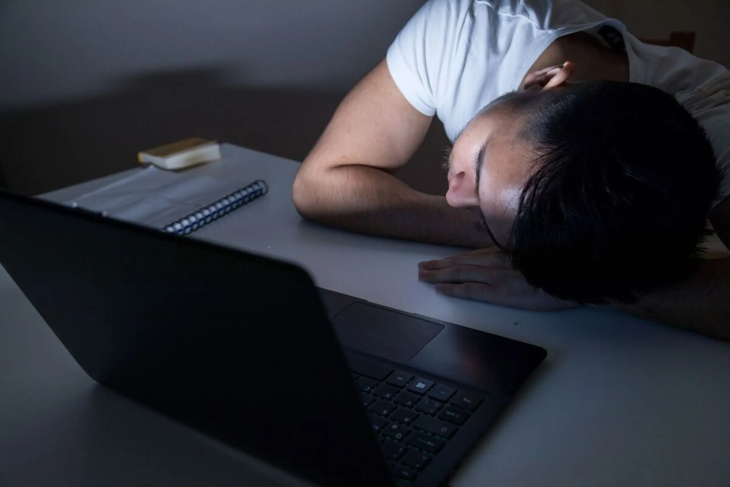 Hustle Culture: Ständige Erreichbarkeit und lange Arbeitszeiten