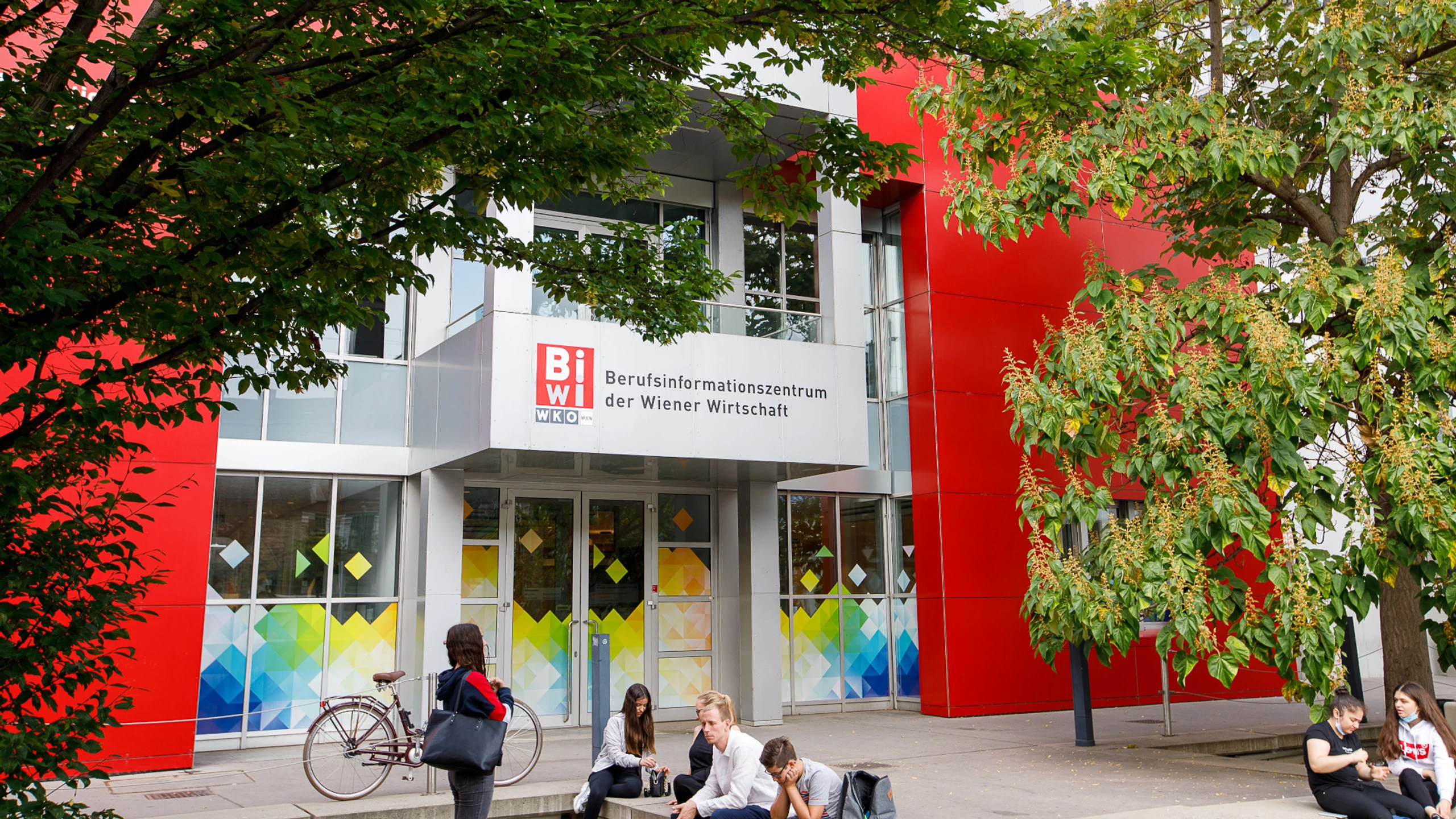 Neues BiWi-Vergleichsprofil erleichtert Jugendlichen und Eltern die Berufswahl