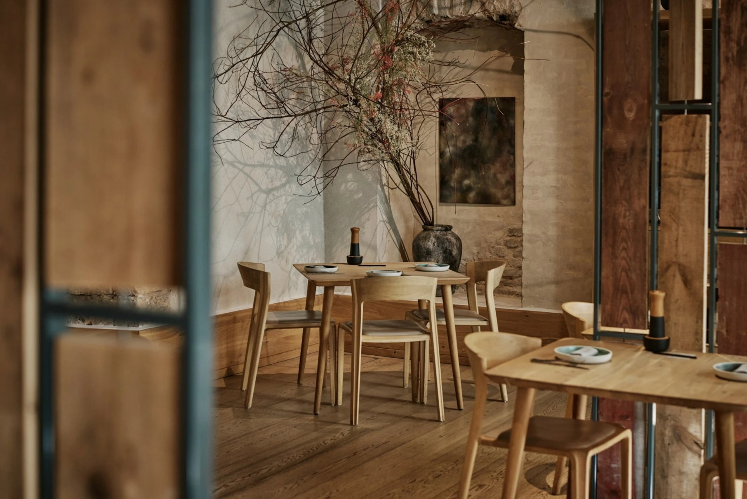 © 14 Horses Blurred image background