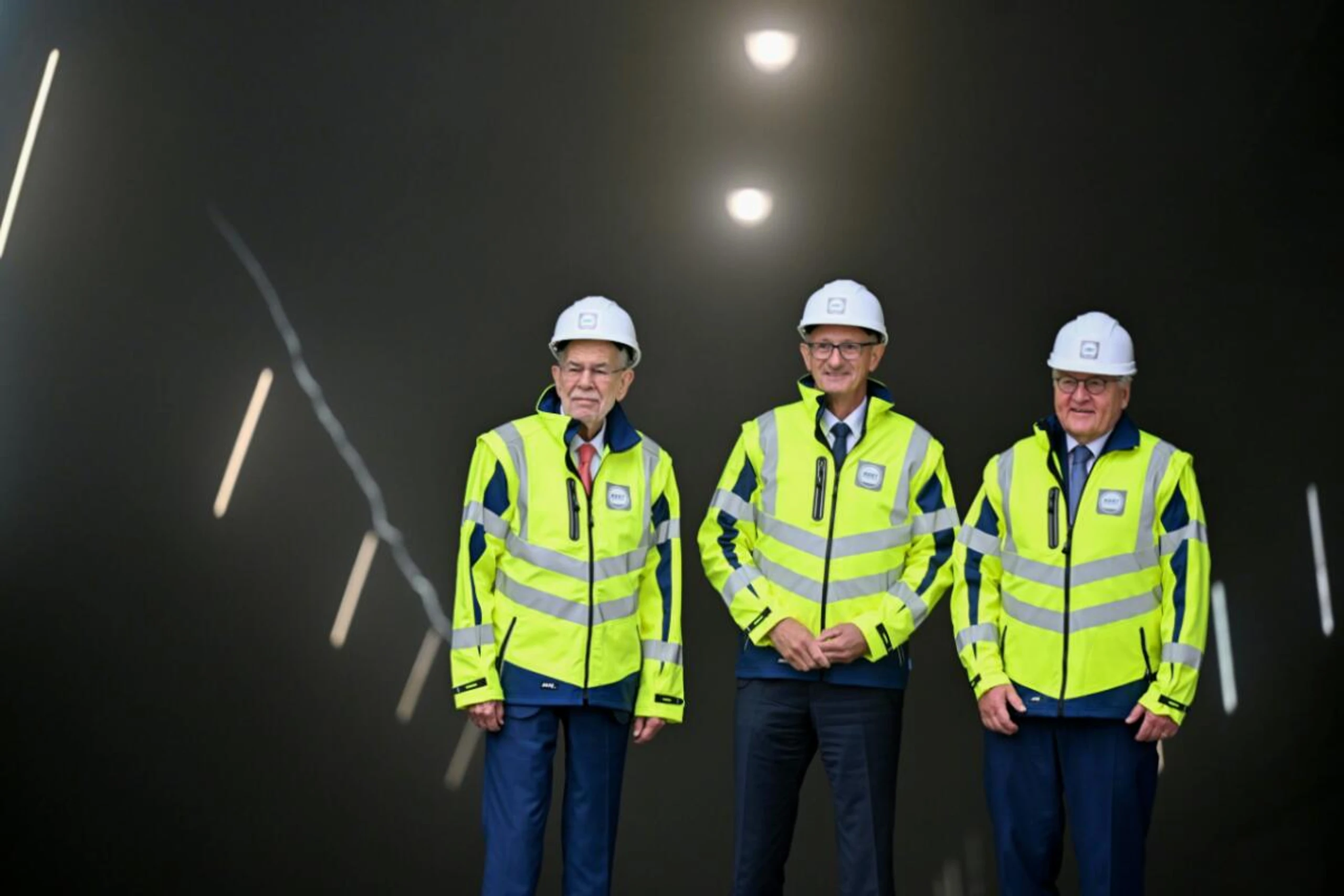 Bundespräsidenten und Landeshauptmann posierten vor dem Tunnel-Portal