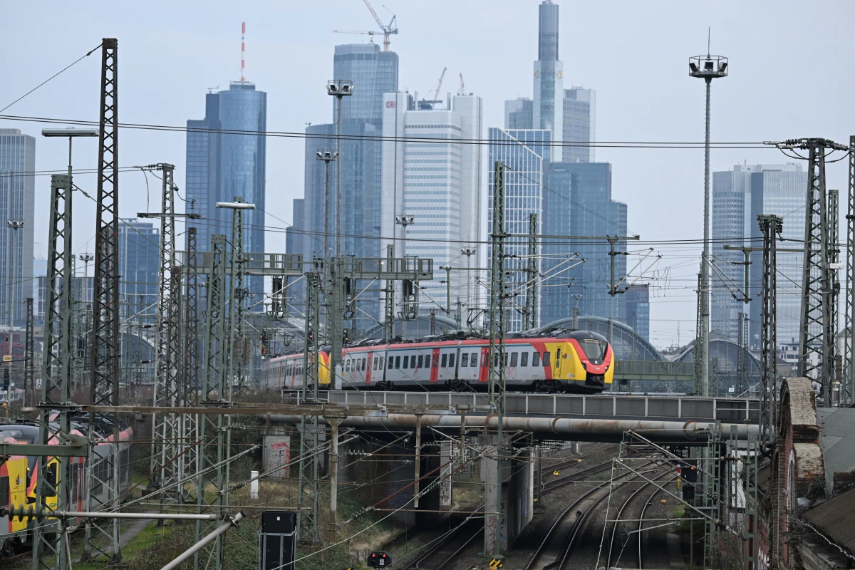 Servicesektor ausschlaggebend, Industriesektor weiter unter Wachstumsschwelle