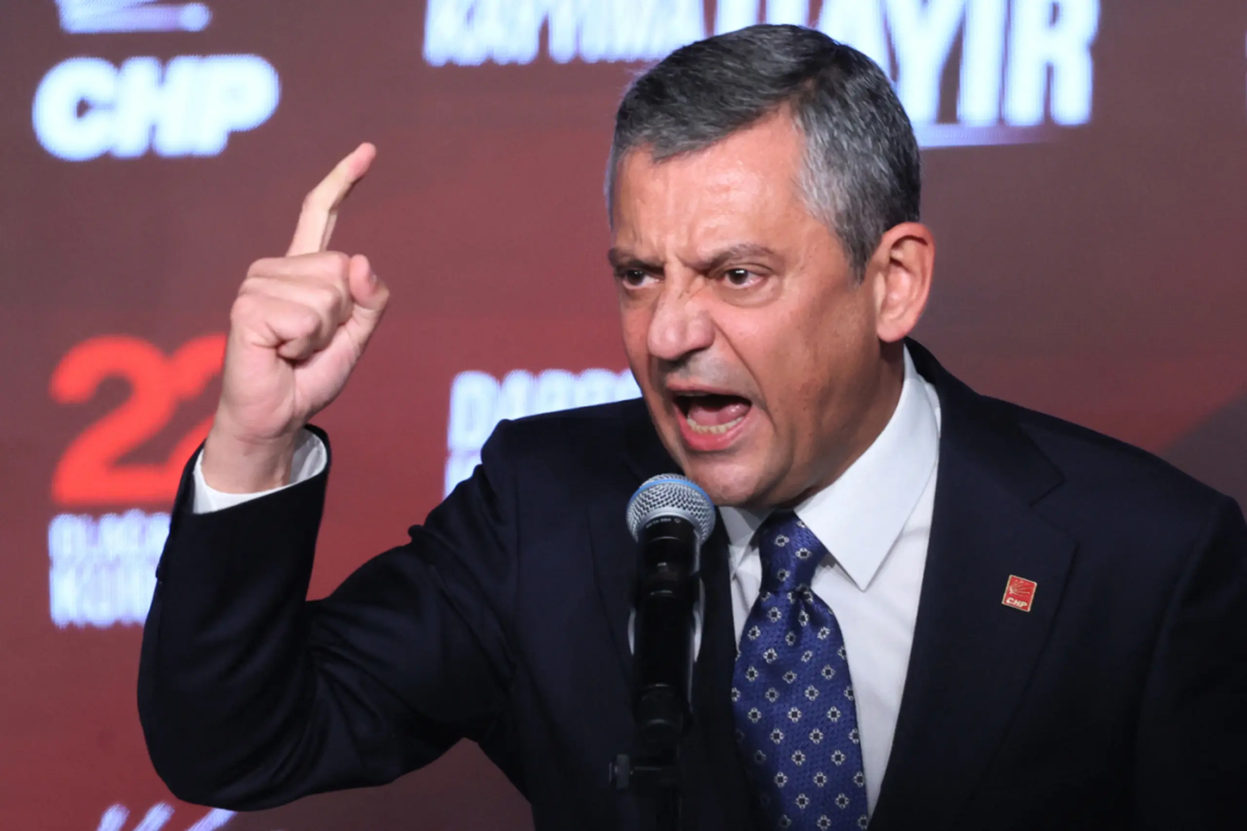 Özel ließ sich auf Parteitag im September als CHP-Chef bestätigen