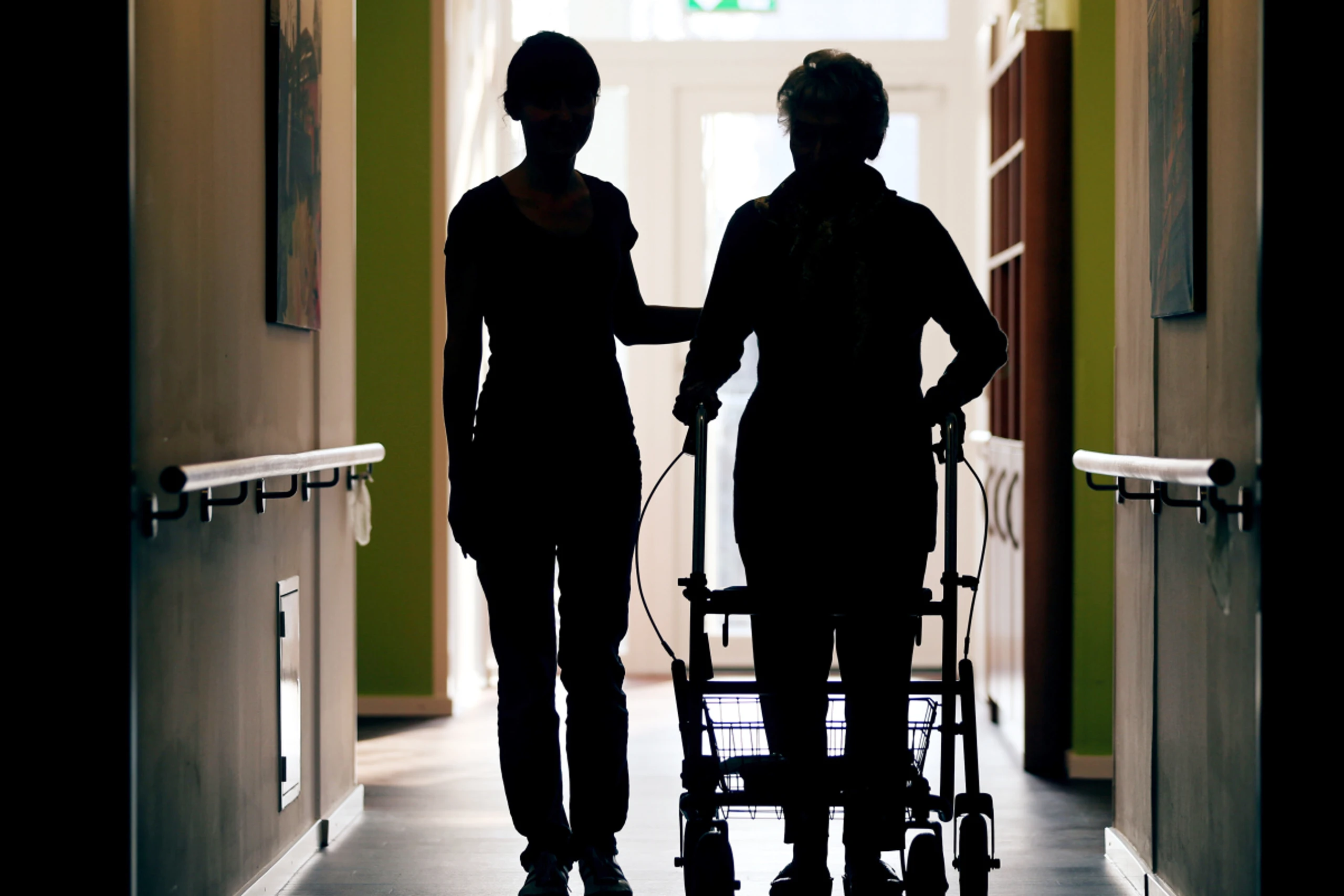 Höhere Ausbildungsstandards für Pflegekräfte wären nötig