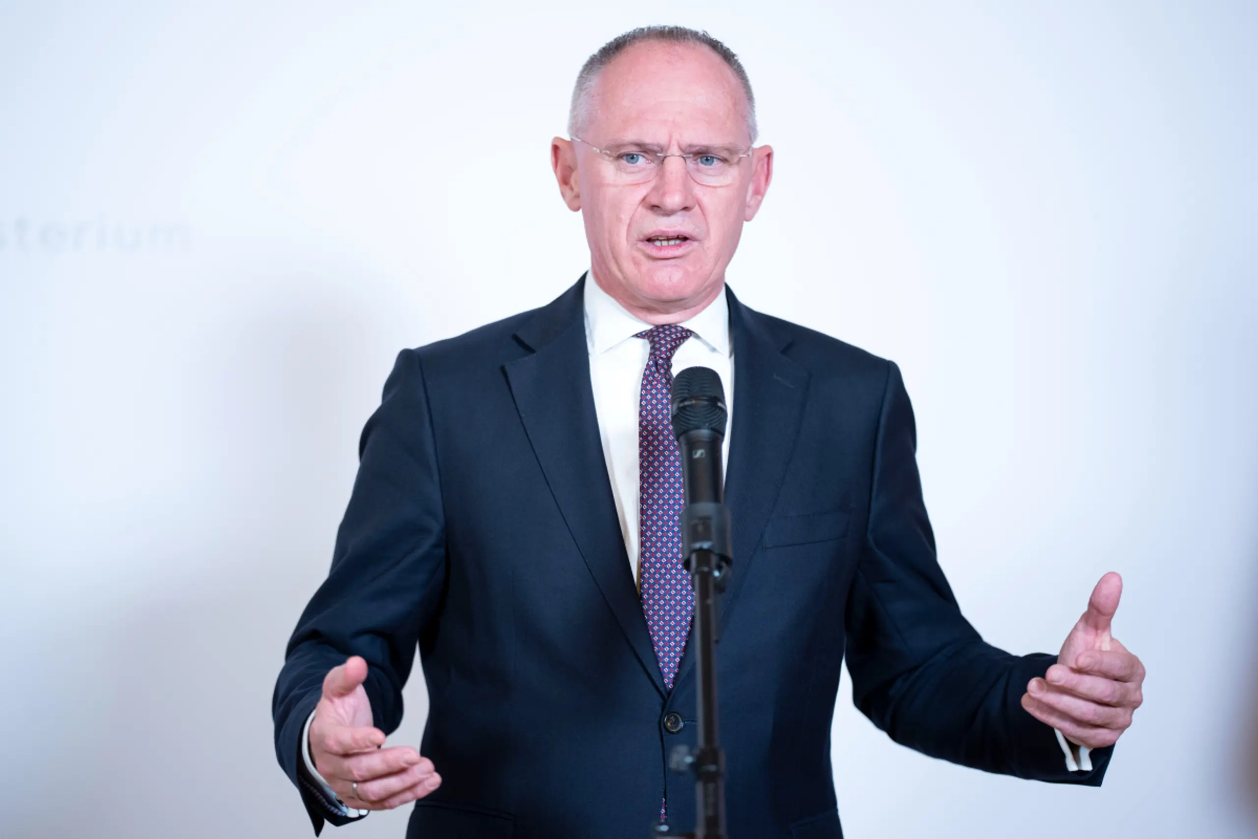 Innenminister Karner treibt Abschiebungen voran