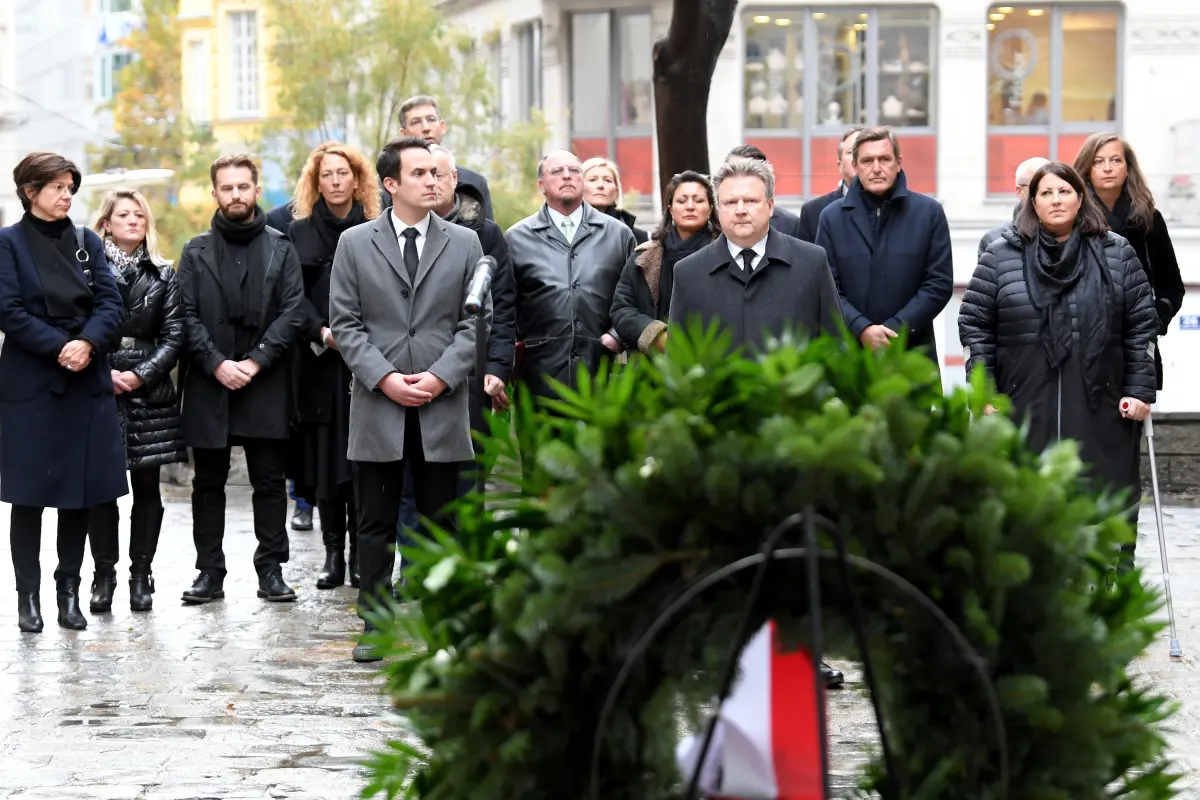 © APA/APA/ROLAND SCHLAGER/ROLAND SCHLAGER Bürgermeister Ludwig bei der Kranzniederlegung 2021