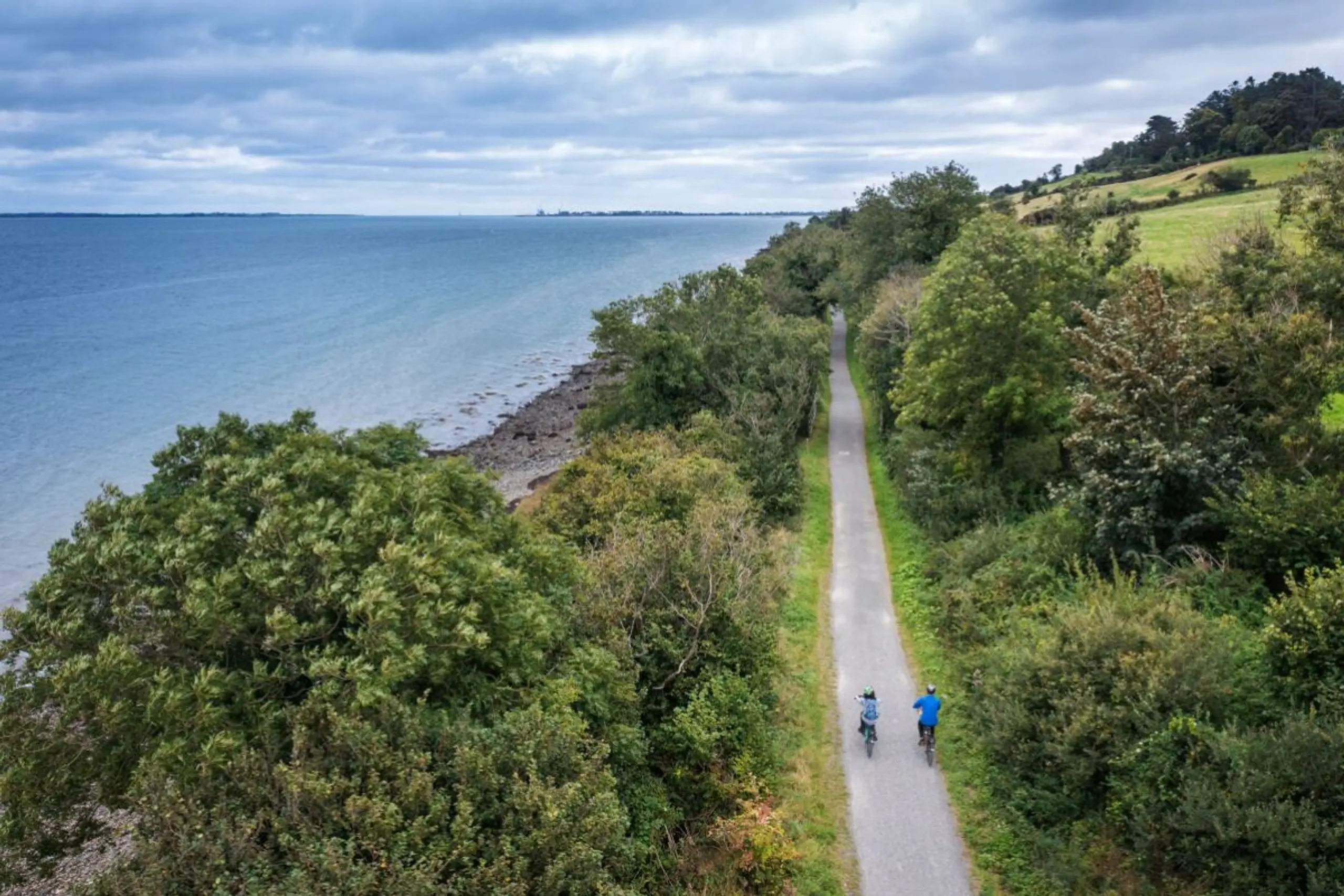 Unterwegs kann man etwa für Kletter- oder Kanutouren stoppen