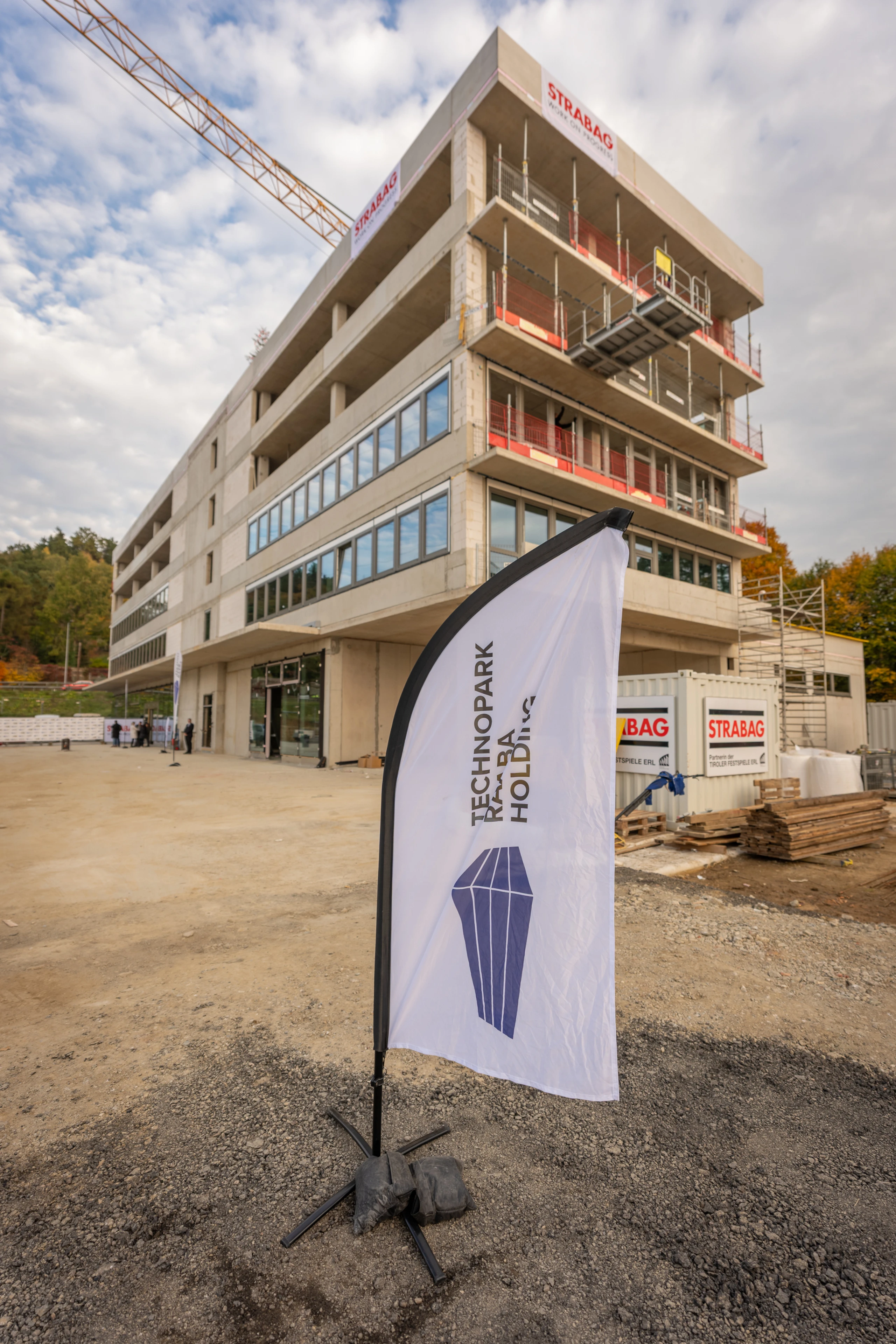 © Mario Gimpel Blurred image background