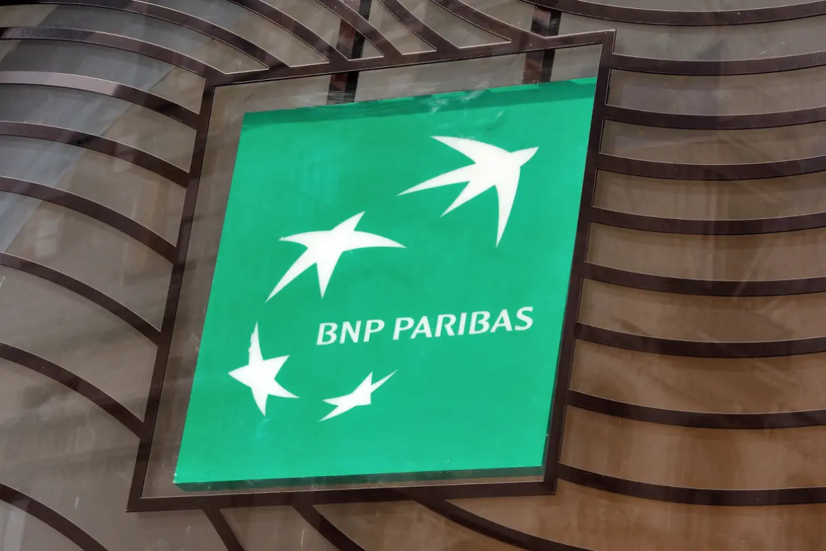 © APA/APA/AFP/PHILIPPE HUGUEN Logo der französischen Großbank BNP Paribas