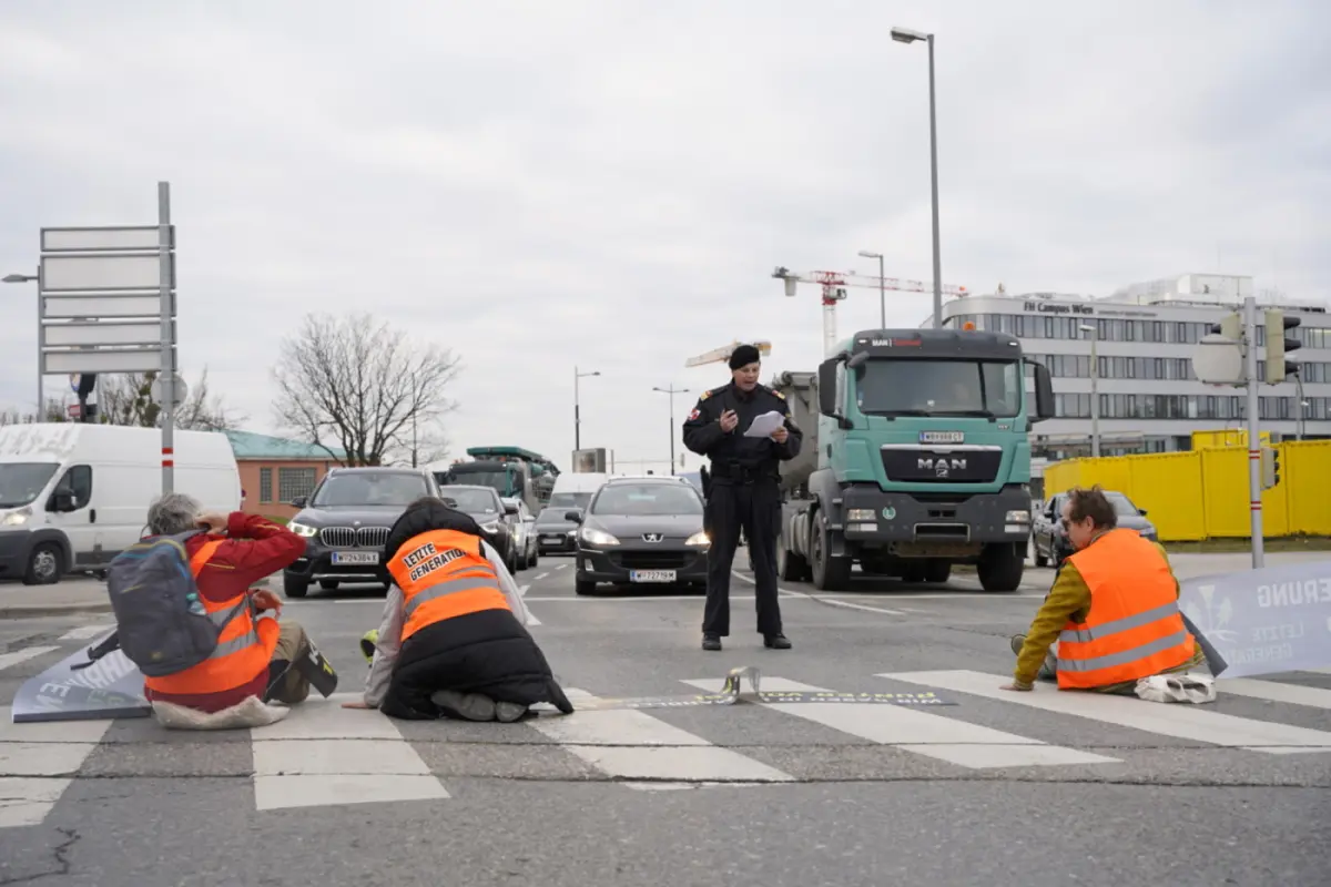 © APA/APA/LETZTE GENERATION ÖSTERREICH Eine Aktion im Februar 2023 in Wien
