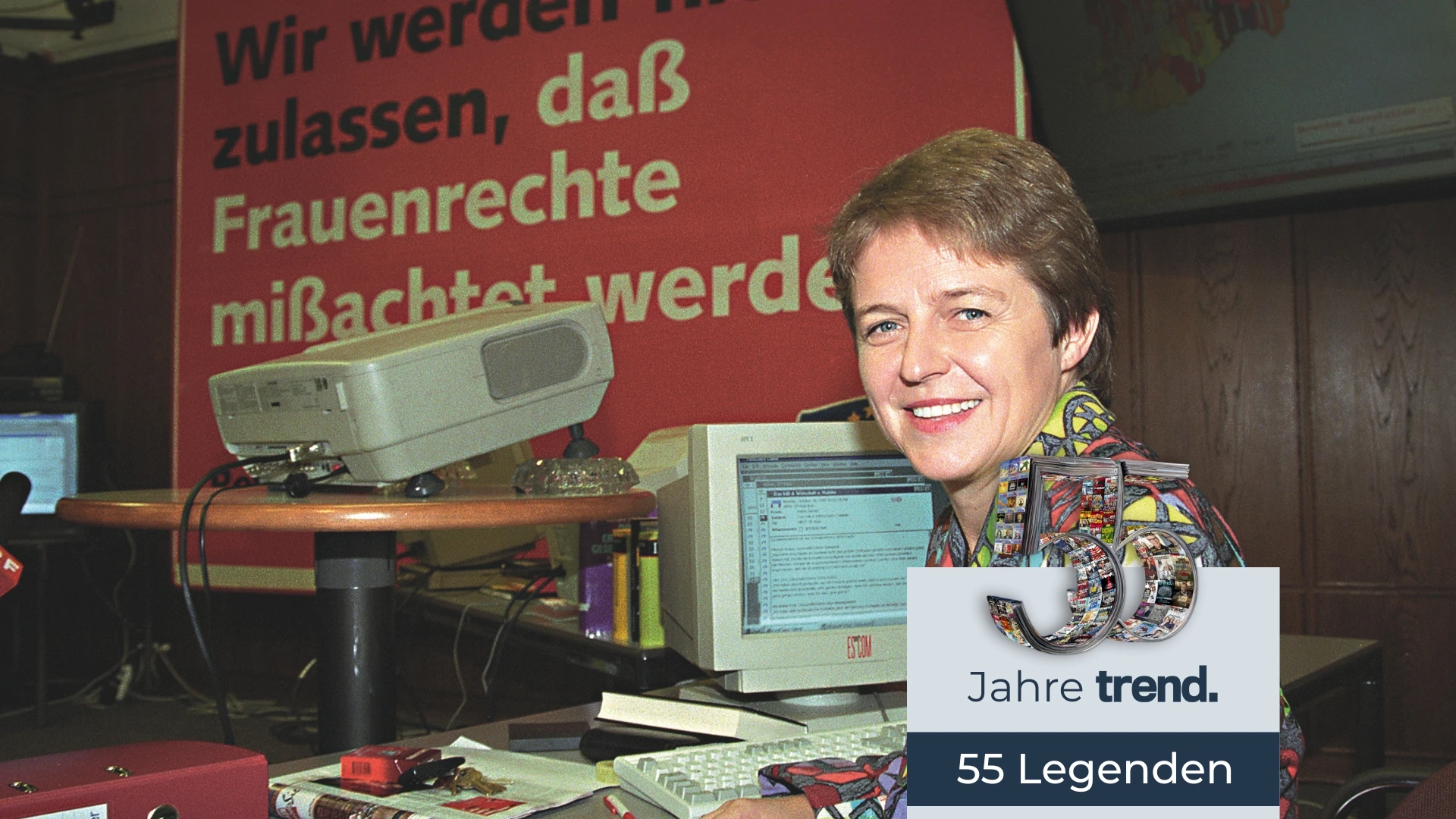 Brigitte Ederer sitzt vor einem Stand-PC.