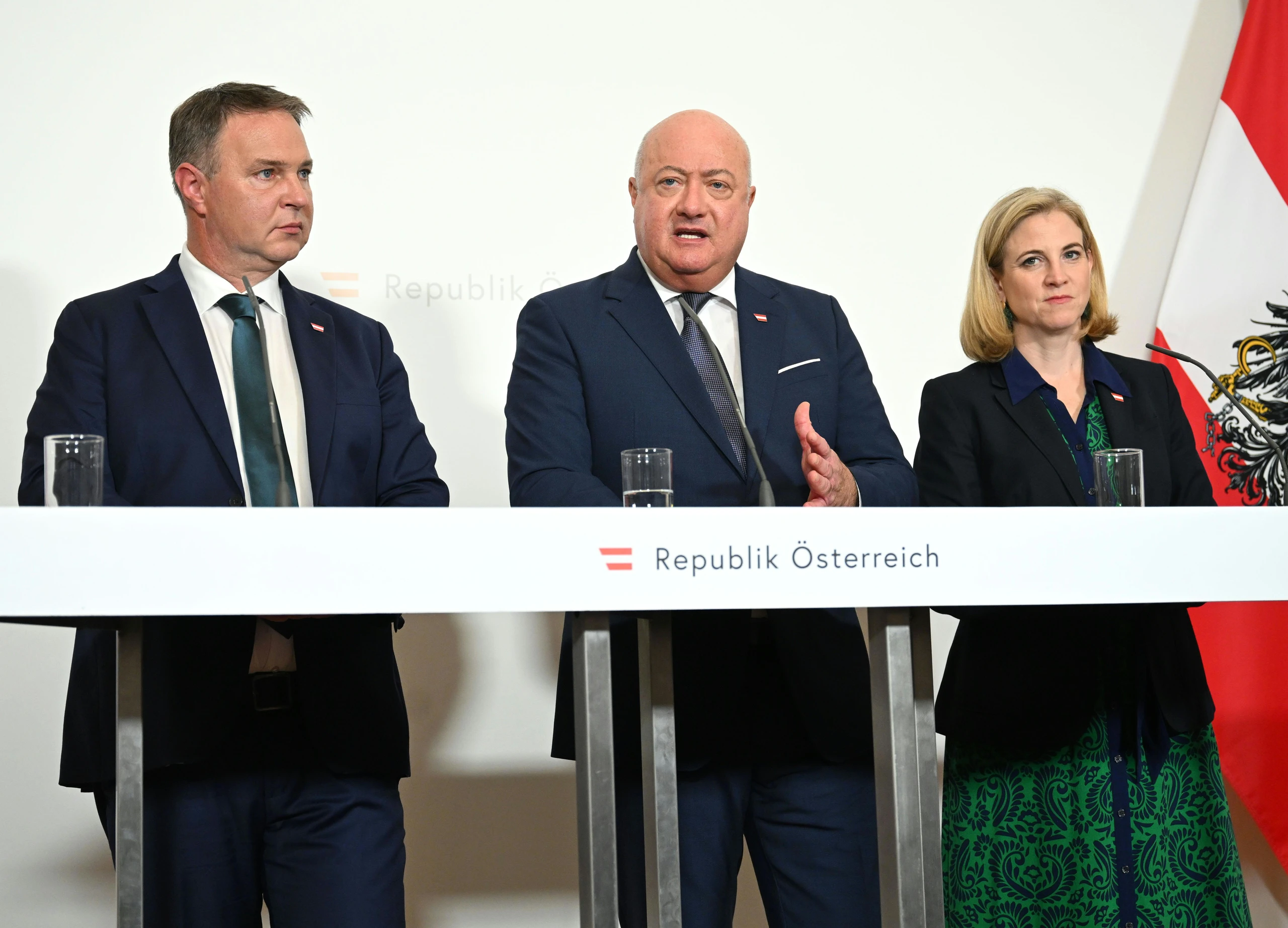 © APA/Helmut Fohringer Blurred image background