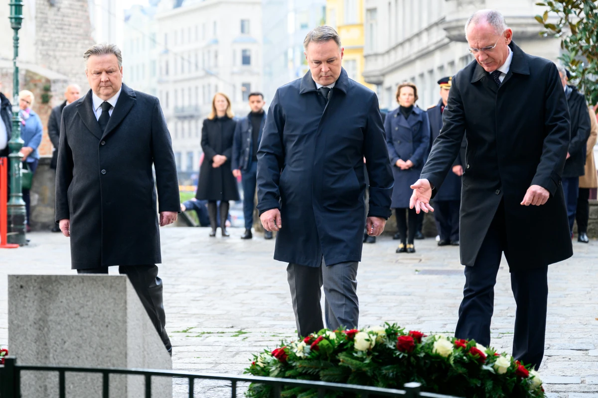 Spitzenpolitiker bei der Kranzniederlegung