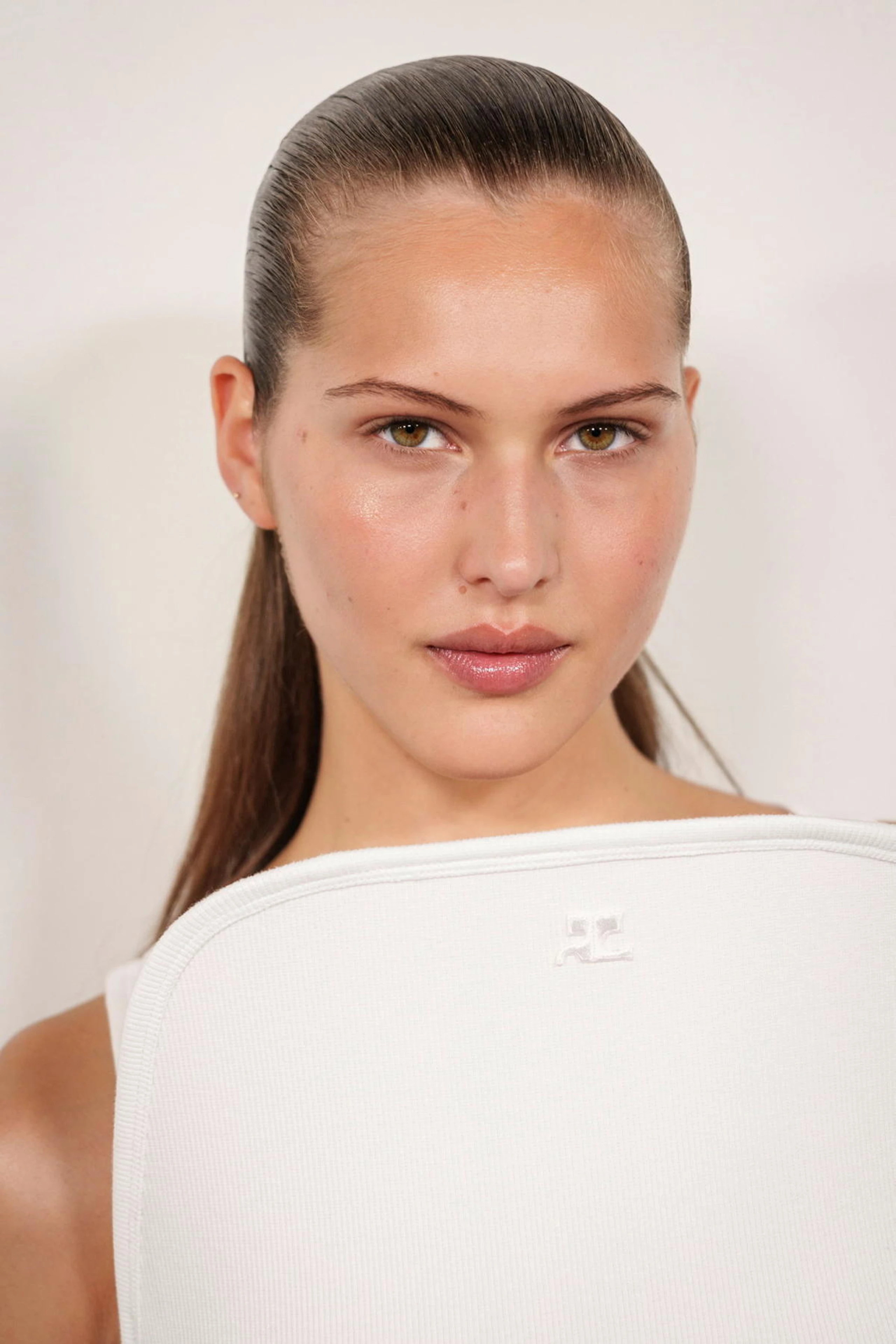 © Launchmetrics Blurred image background