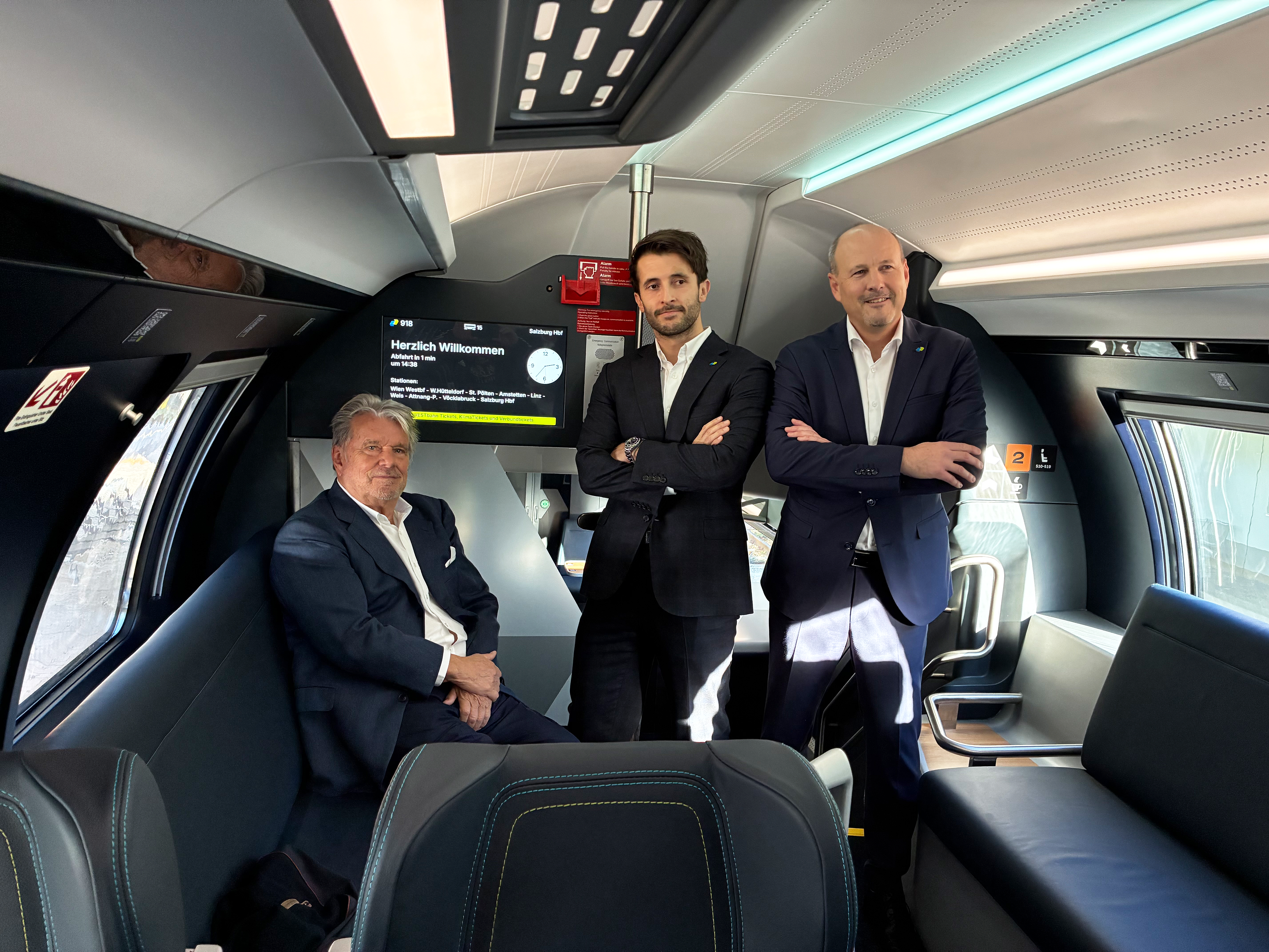 Westbahn-Haupteigentümer Hans Peter Haselsteiner, Geschäftsführer Marco Ramsbacher und Geschäftsführer Thomas Posch in einem der neuen Züge.